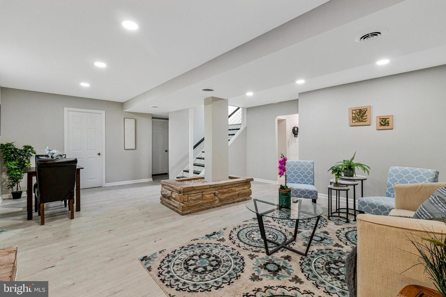 821 S MONROE ST, ARLINGTON, Virginia 22204, 3 Bedrooms Bedrooms, ,3 BathroomsBathrooms,Residential,For sale,821 S MONROE ST,VAAR2055404 MLS # VAAR2055404