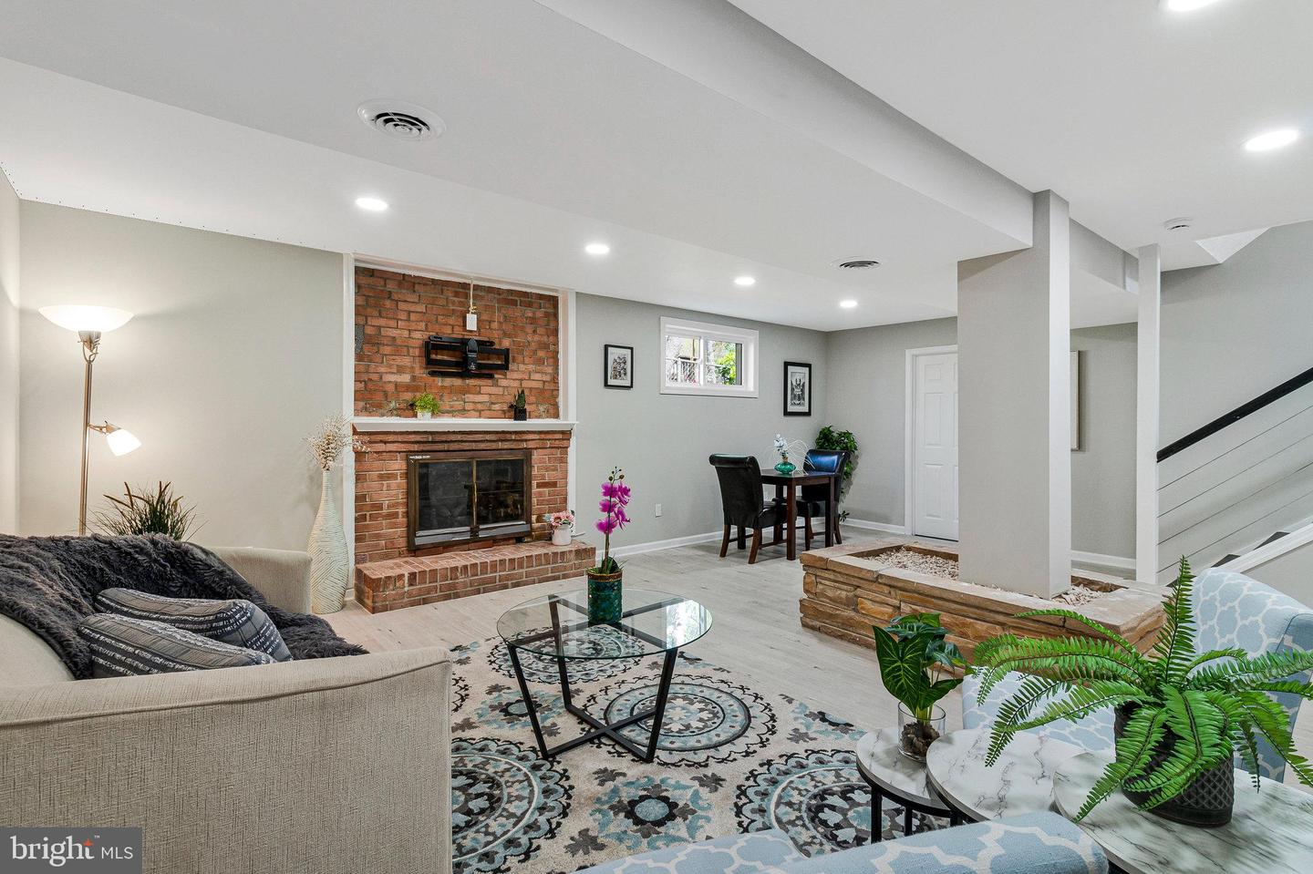 821 S MONROE ST, ARLINGTON, Virginia 22204, 3 Bedrooms Bedrooms, ,3 BathroomsBathrooms,Residential,For sale,821 S MONROE ST,VAAR2055404 MLS # VAAR2055404