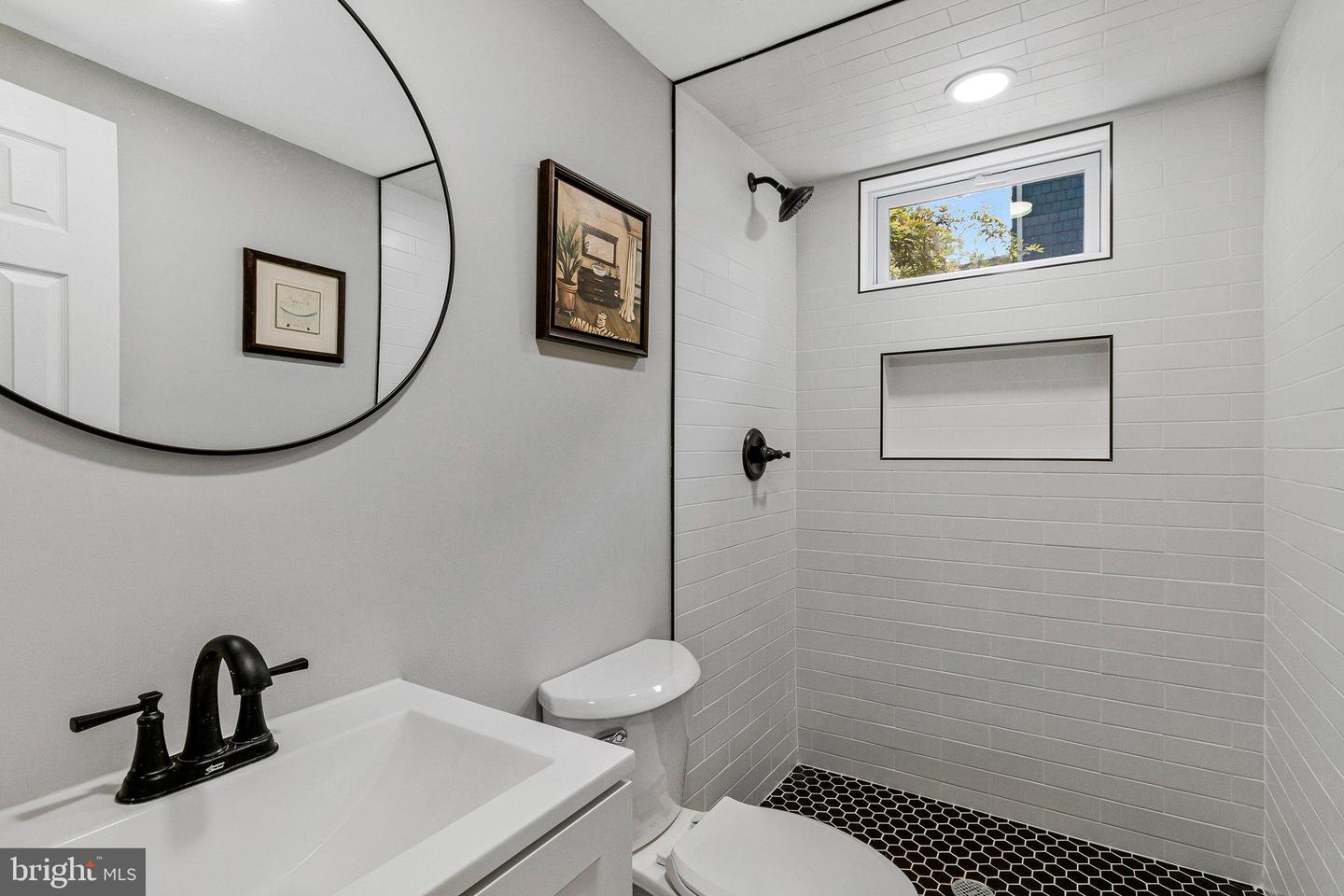 821 S MONROE ST, ARLINGTON, Virginia 22204, 3 Bedrooms Bedrooms, ,3 BathroomsBathrooms,Residential,For sale,821 S MONROE ST,VAAR2055404 MLS # VAAR2055404