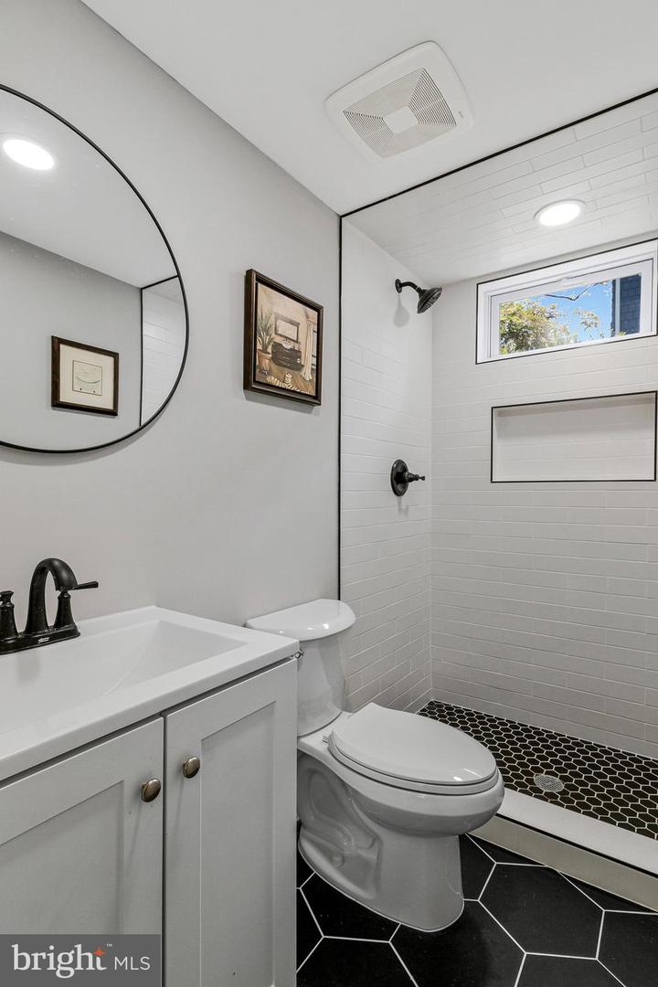 821 S MONROE ST, ARLINGTON, Virginia 22204, 3 Bedrooms Bedrooms, ,3 BathroomsBathrooms,Residential,For sale,821 S MONROE ST,VAAR2055404 MLS # VAAR2055404