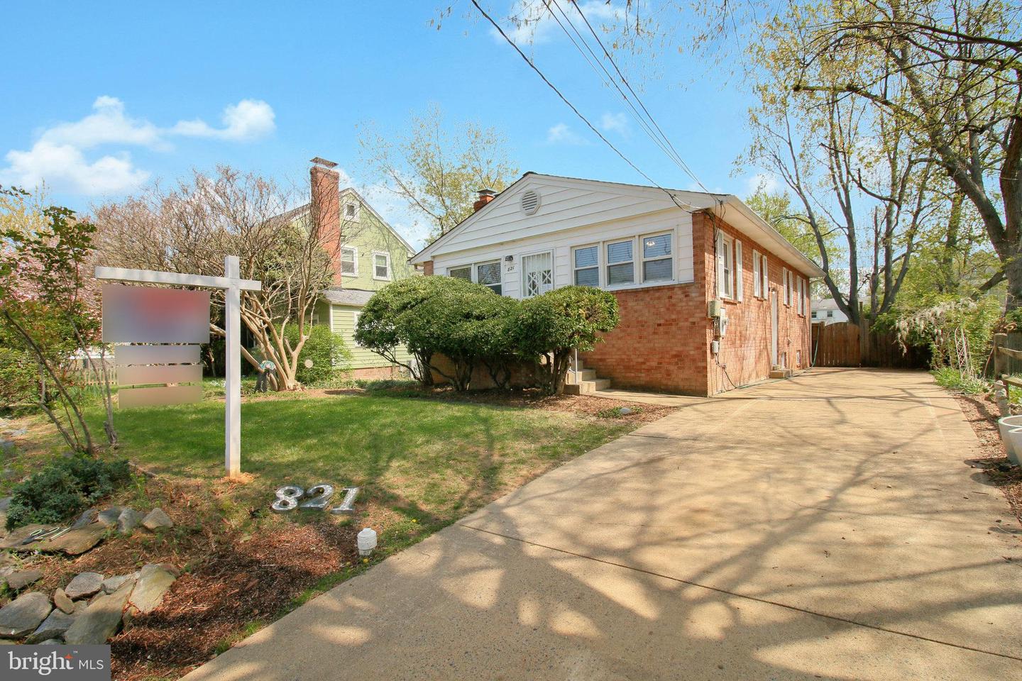 821 S MONROE ST, ARLINGTON, Virginia 22204, 3 Bedrooms Bedrooms, ,3 BathroomsBathrooms,Residential,For sale,821 S MONROE ST,VAAR2055404 MLS # VAAR2055404