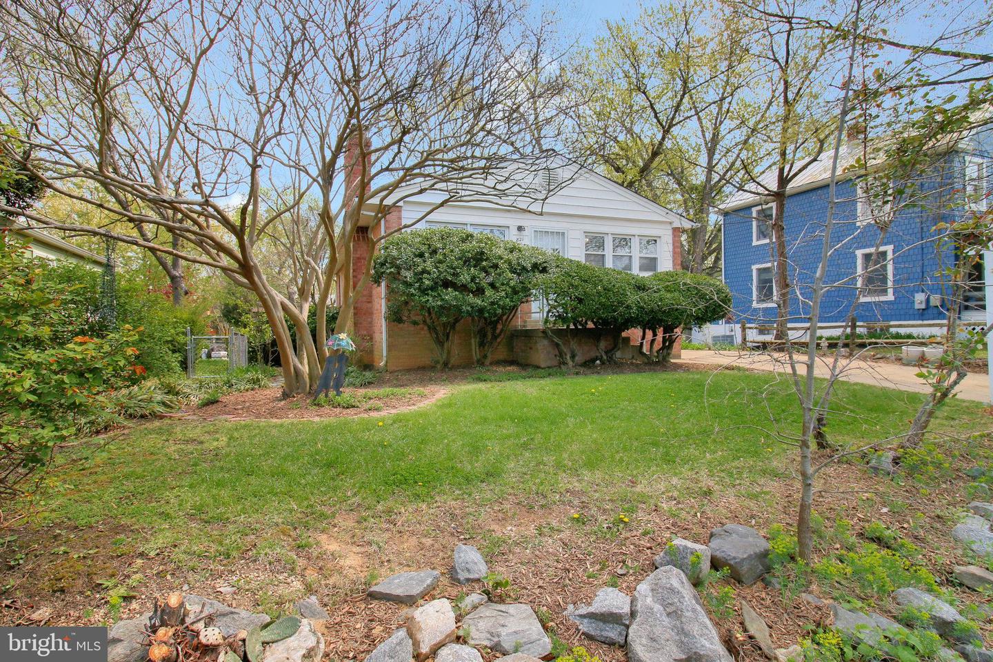 821 S MONROE ST, ARLINGTON, Virginia 22204, 3 Bedrooms Bedrooms, ,3 BathroomsBathrooms,Residential,For sale,821 S MONROE ST,VAAR2055404 MLS # VAAR2055404