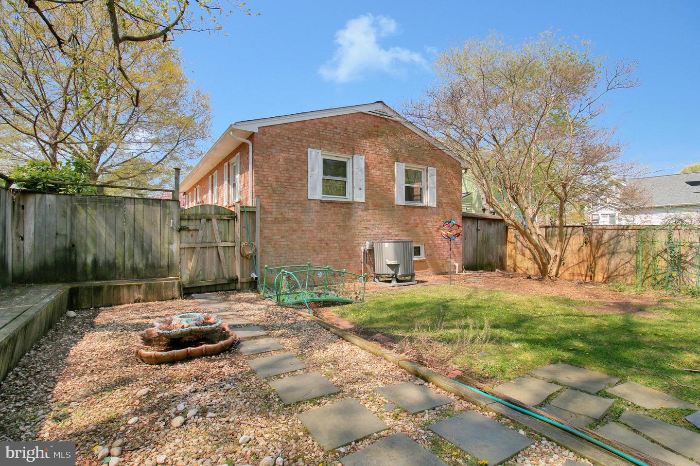 821 S MONROE ST, ARLINGTON, Virginia 22204, 3 Bedrooms Bedrooms, ,3 BathroomsBathrooms,Residential,For sale,821 S MONROE ST,VAAR2055404 MLS # VAAR2055404