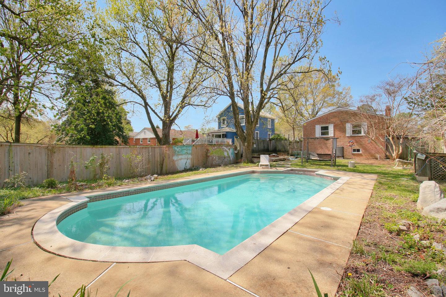 821 S MONROE ST, ARLINGTON, Virginia 22204, 3 Bedrooms Bedrooms, ,3 BathroomsBathrooms,Residential,For sale,821 S MONROE ST,VAAR2055404 MLS # VAAR2055404