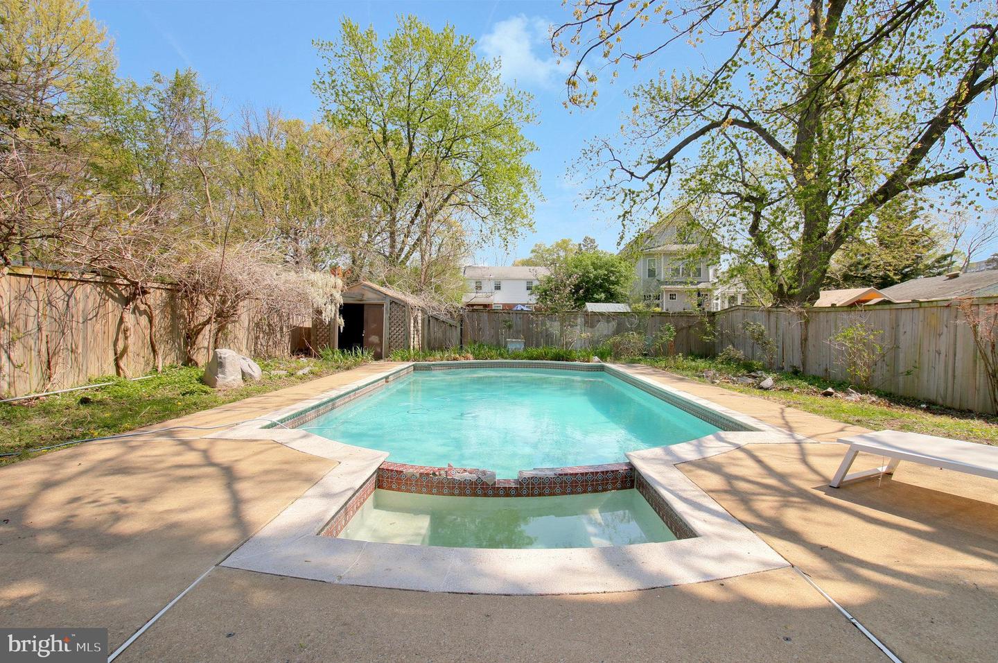 821 S MONROE ST, ARLINGTON, Virginia 22204, 3 Bedrooms Bedrooms, ,3 BathroomsBathrooms,Residential,For sale,821 S MONROE ST,VAAR2055404 MLS # VAAR2055404