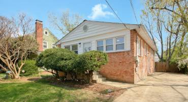 821 S MONROE ST, ARLINGTON, Virginia 22204, 3 Bedrooms Bedrooms, ,3 BathroomsBathrooms,Residential,For sale,821 S MONROE ST,VAAR2055404 MLS # VAAR2055404