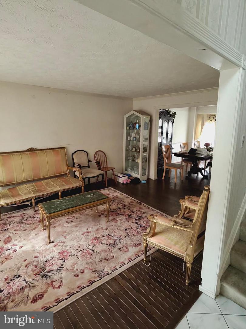5408 KENNINGTON PL, FAIRFAX, Virginia 22032, 5 Bedrooms Bedrooms, ,3 BathroomsBathrooms,Residential,For sale,5408 KENNINGTON PL,VAFX2232282 MLS # VAFX2232282