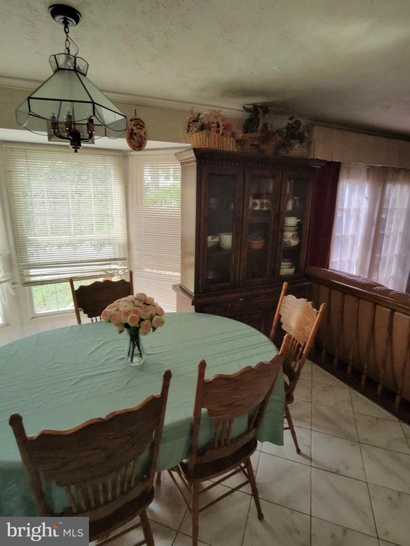 5408 KENNINGTON PL, FAIRFAX, Virginia 22032, 5 Bedrooms Bedrooms, ,3 BathroomsBathrooms,Residential,For sale,5408 KENNINGTON PL,VAFX2232282 MLS # VAFX2232282