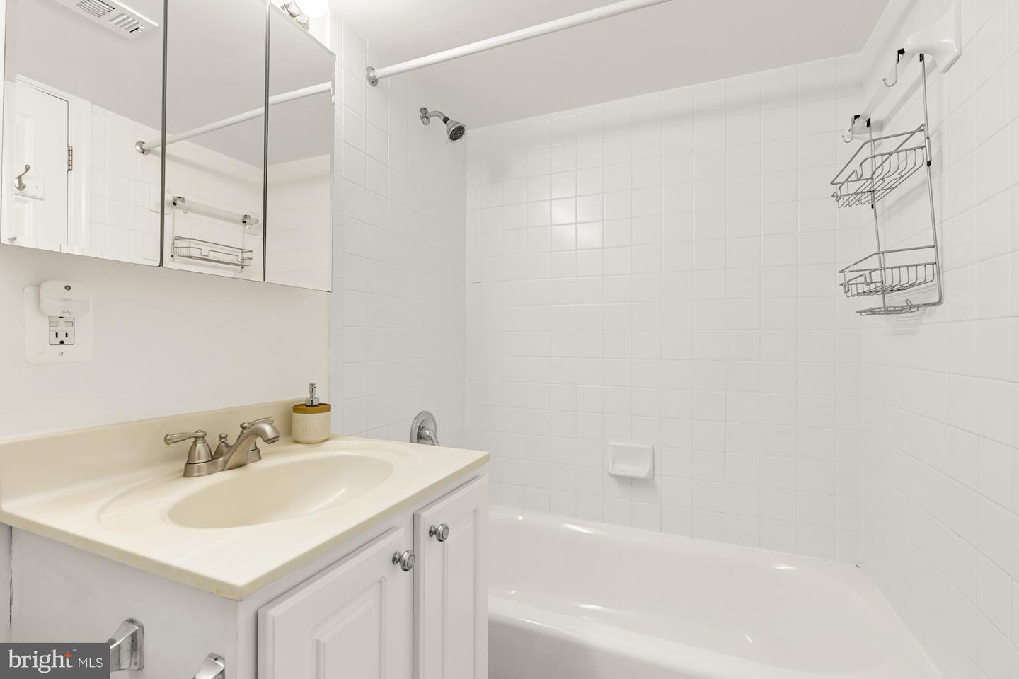 1621 T ST NW #T2, WASHINGTON, District Of Columbia 20009, 2 Bedrooms Bedrooms, ,2 BathroomsBathrooms,Residential,For sale,1621 T ST NW #T2,DCDC2200444 MLS # DCDC2200444