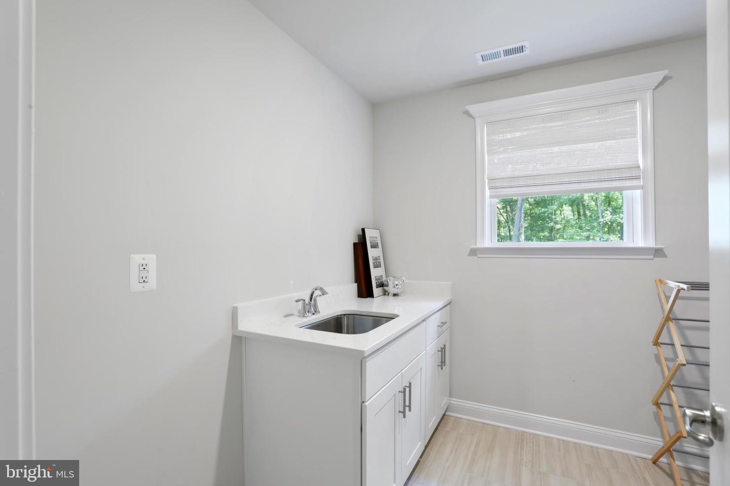 254 WHISTLEWOOD LN, WINCHESTER, Virginia 22602, 5 Bedrooms Bedrooms, ,6 BathroomsBathrooms,Residential,For sale,254 WHISTLEWOOD LN,VAFV2034146 MLS # VAFV2034146