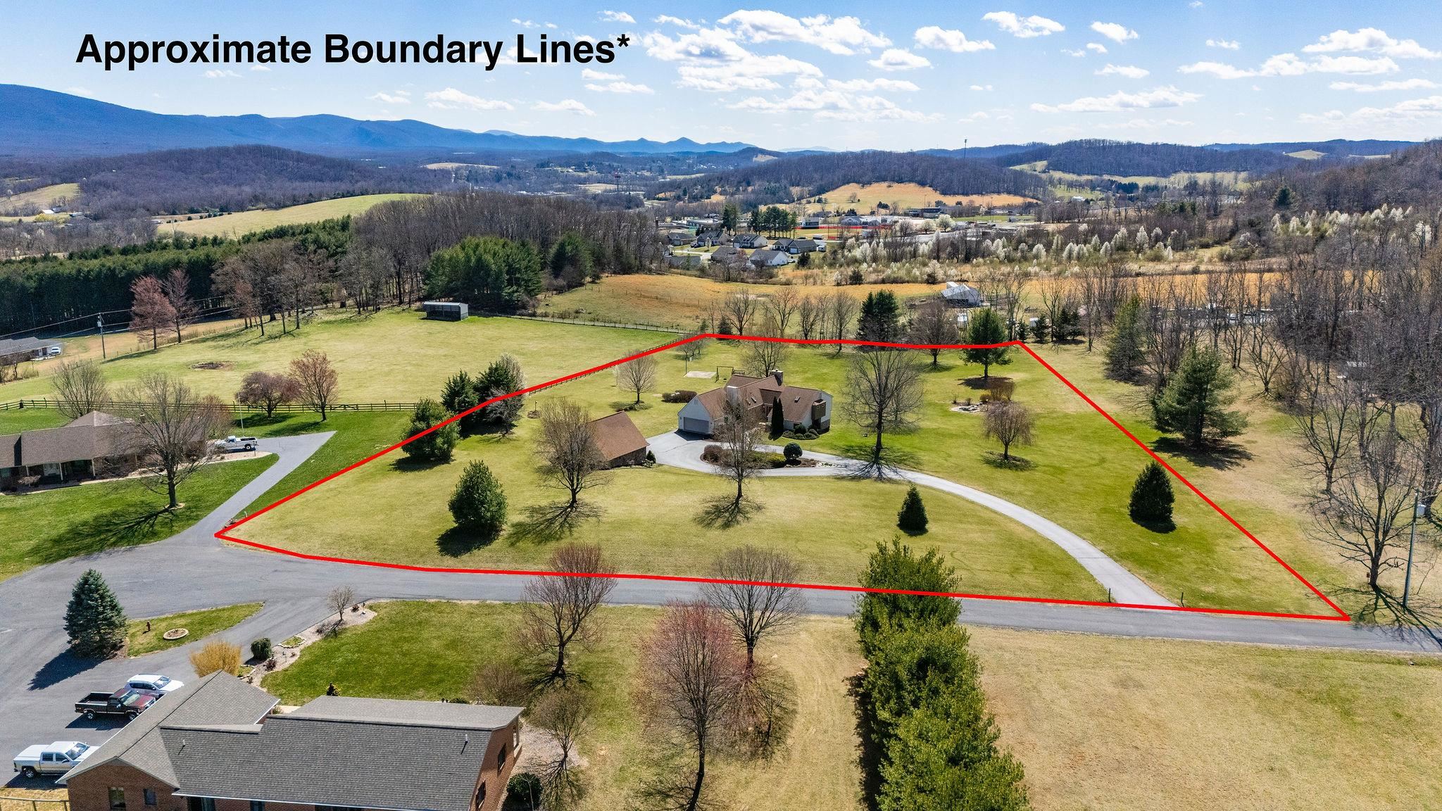 269 FOXFIELD DR, STAUNTON, Virginia 24401, 4 Bedrooms Bedrooms, ,3 BathroomsBathrooms,Residential,269 FOXFIELD DR,662396 MLS # 662396