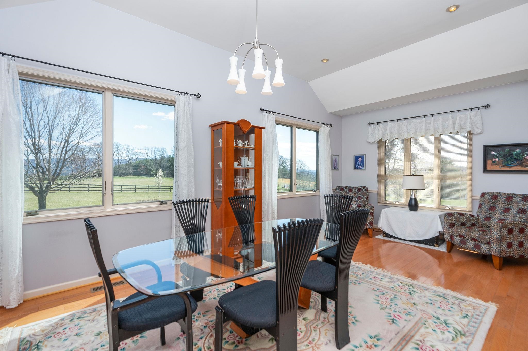 269 FOXFIELD DR, STAUNTON, Virginia 24401, 4 Bedrooms Bedrooms, ,3 BathroomsBathrooms,Residential,269 FOXFIELD DR,662396 MLS # 662396