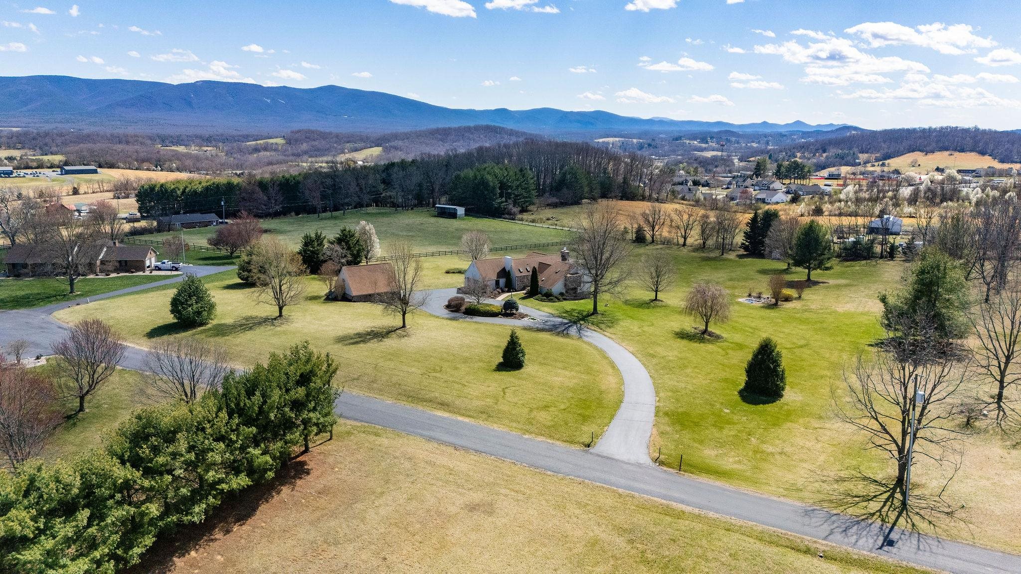 269 FOXFIELD DR, STAUNTON, Virginia 24401, 4 Bedrooms Bedrooms, ,3 BathroomsBathrooms,Residential,269 FOXFIELD DR,662396 MLS # 662396