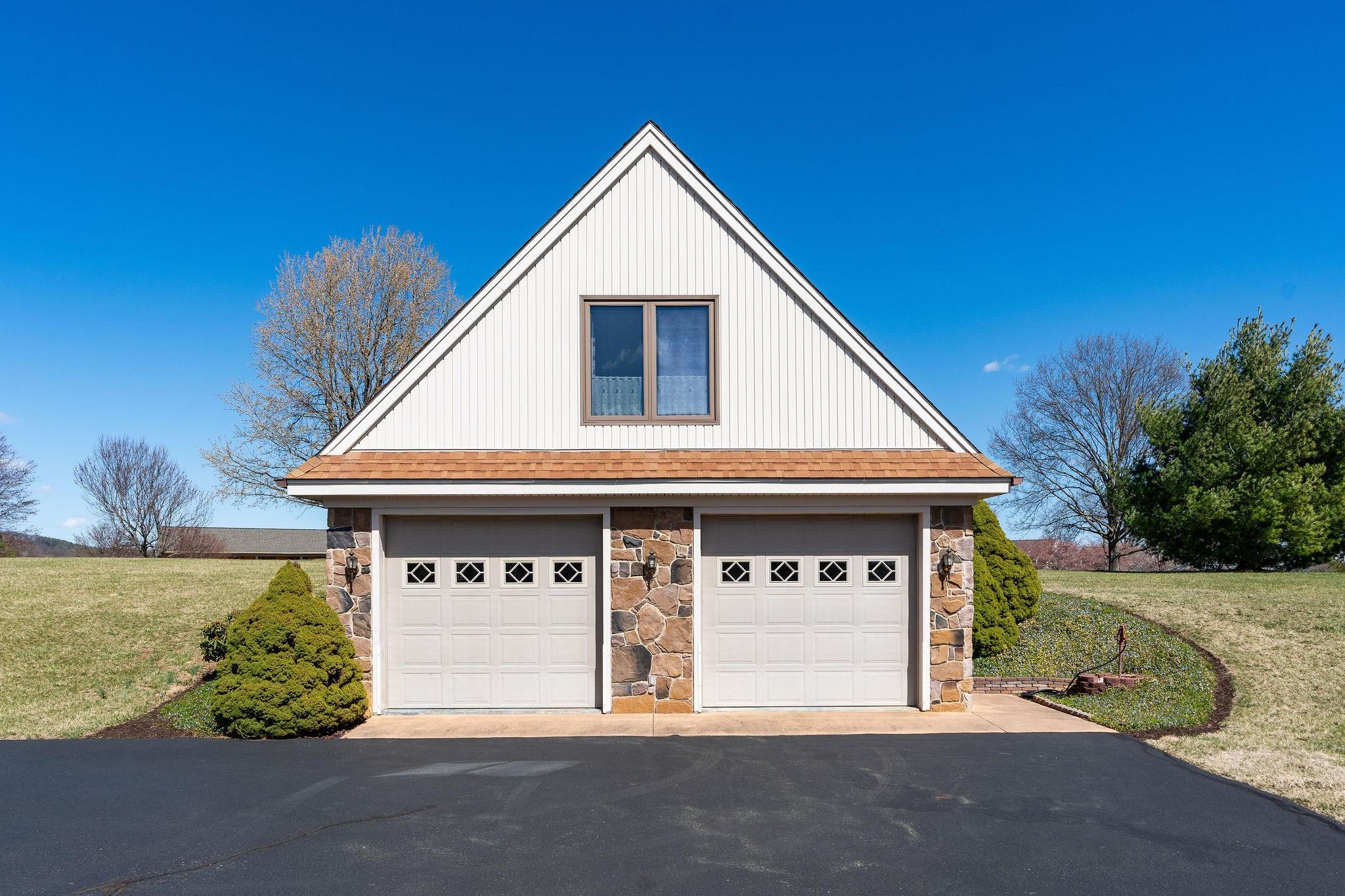 Detached Garage/Loft Was Built in 2005.