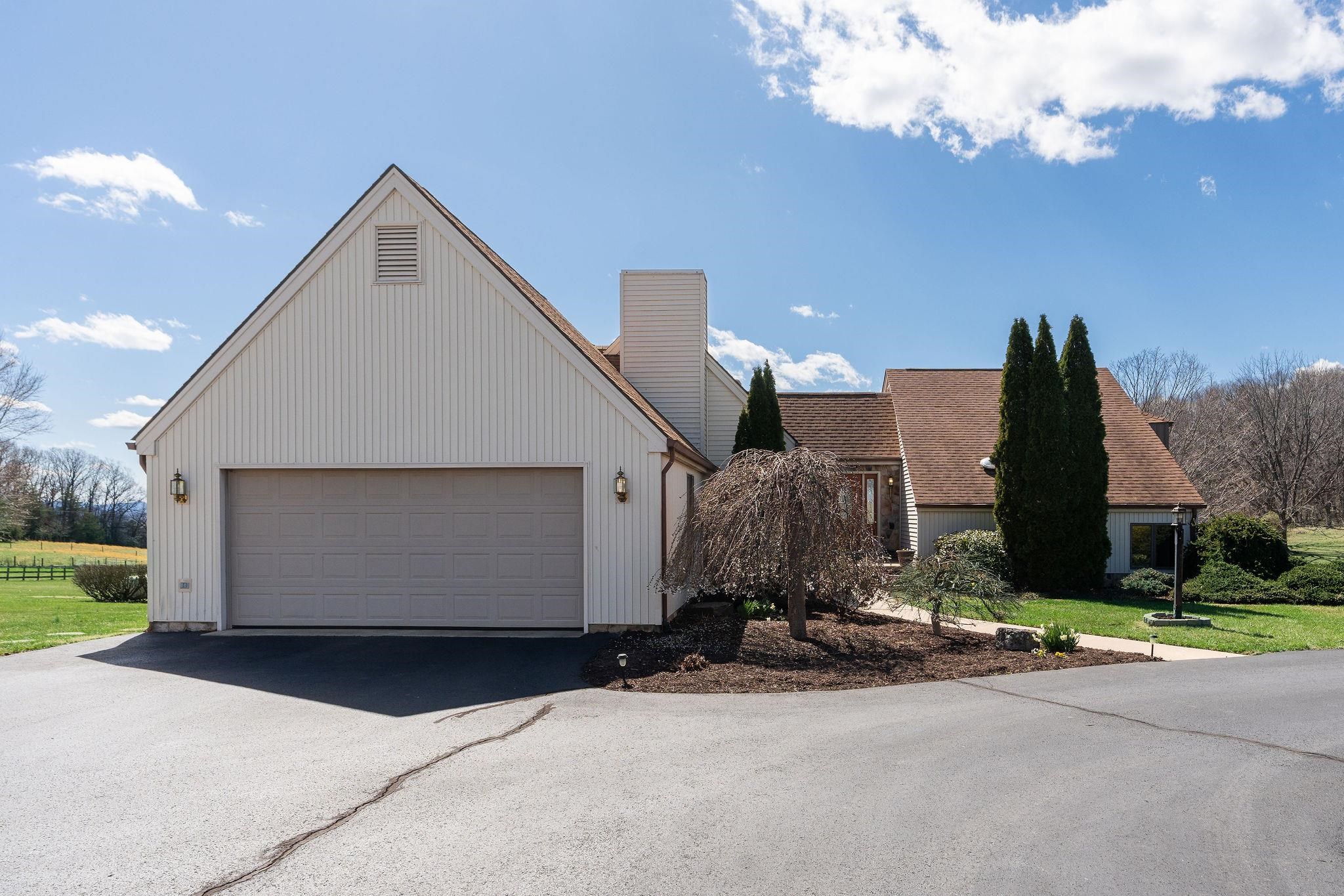 269 FOXFIELD DR, STAUNTON, Virginia 24401, 4 Bedrooms Bedrooms, ,3 BathroomsBathrooms,Residential,269 FOXFIELD DR,662396 MLS # 662396