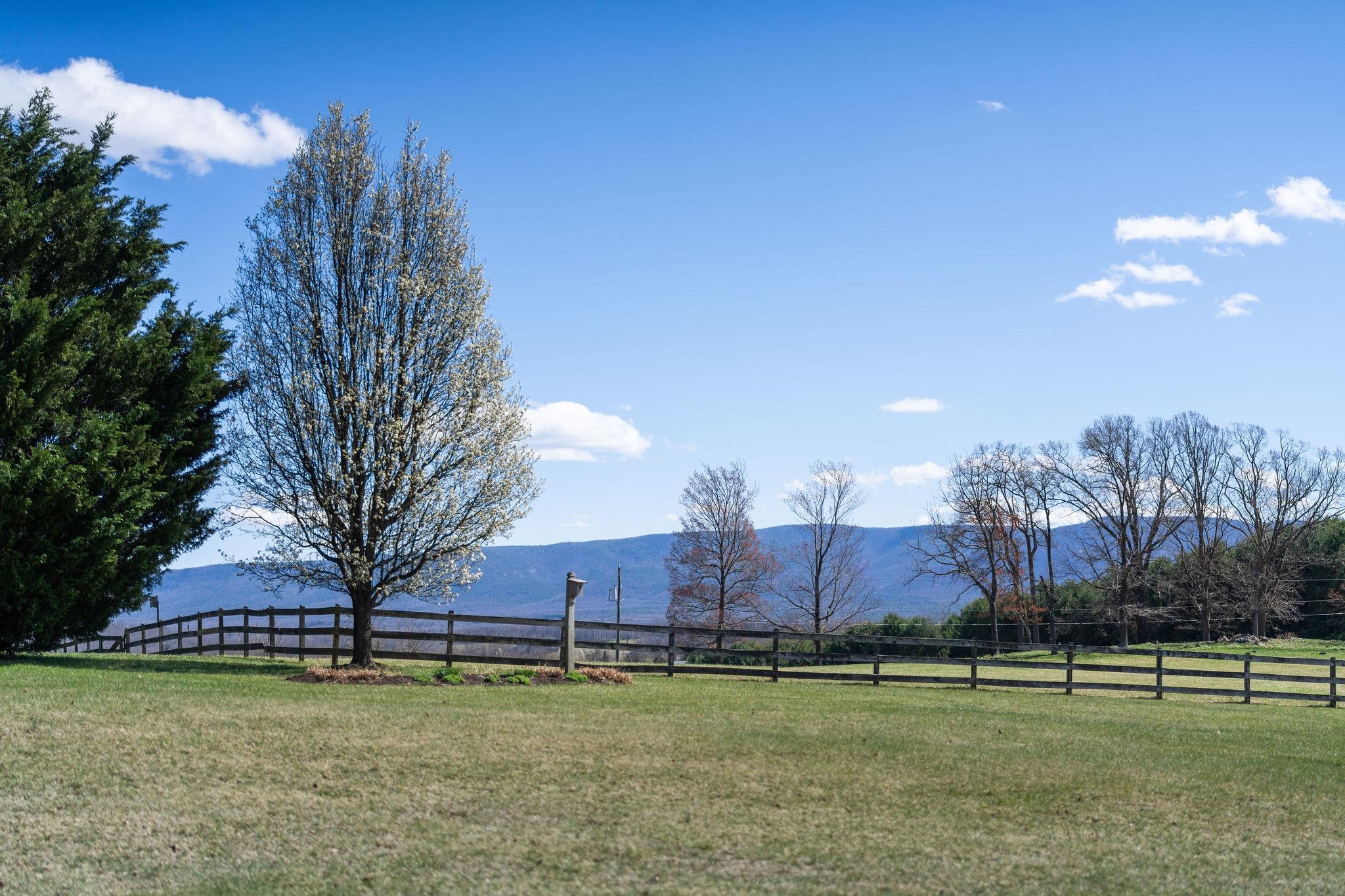 269 FOXFIELD DR, STAUNTON, Virginia 24401, 4 Bedrooms Bedrooms, ,3 BathroomsBathrooms,Residential,269 FOXFIELD DR,662396 MLS # 662396