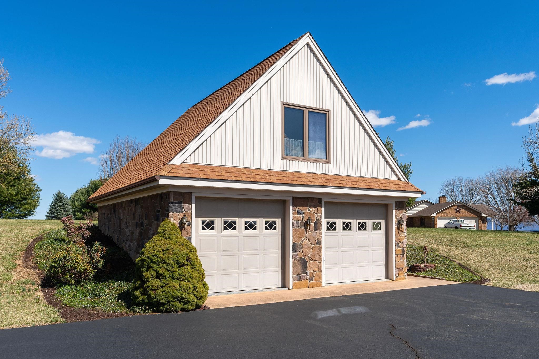 269 FOXFIELD DR, STAUNTON, Virginia 24401, 4 Bedrooms Bedrooms, ,3 BathroomsBathrooms,Residential,269 FOXFIELD DR,662396 MLS # 662396
