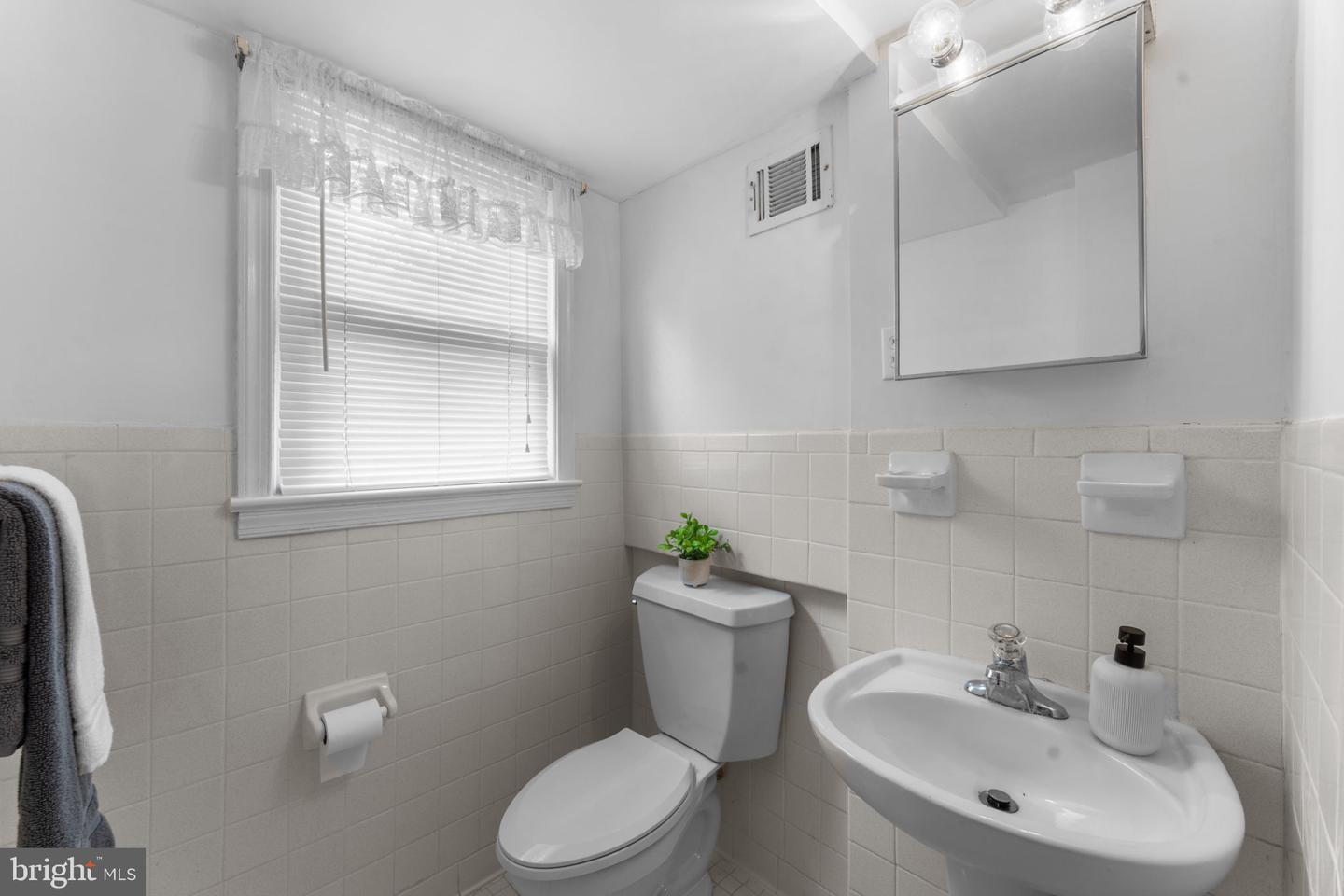 6412 24TH ST N, ARLINGTON, Virginia 22207, 4 Bedrooms Bedrooms, ,2 BathroomsBathrooms,Residential,For sale,6412 24TH ST N,VAAR2058468 MLS # VAAR2058468