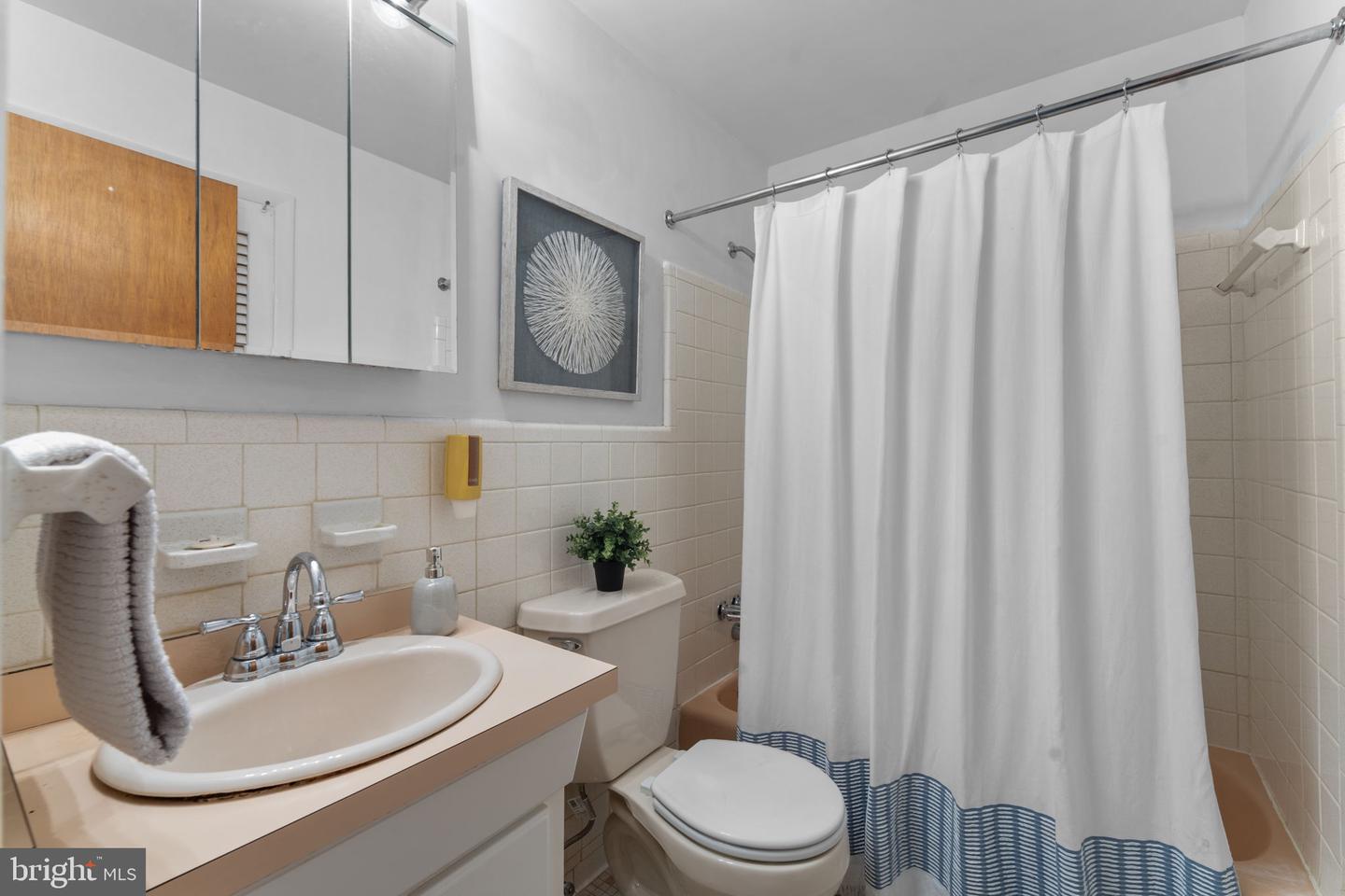 6412 24TH ST N, ARLINGTON, Virginia 22207, 4 Bedrooms Bedrooms, ,2 BathroomsBathrooms,Residential,For sale,6412 24TH ST N,VAAR2058468 MLS # VAAR2058468