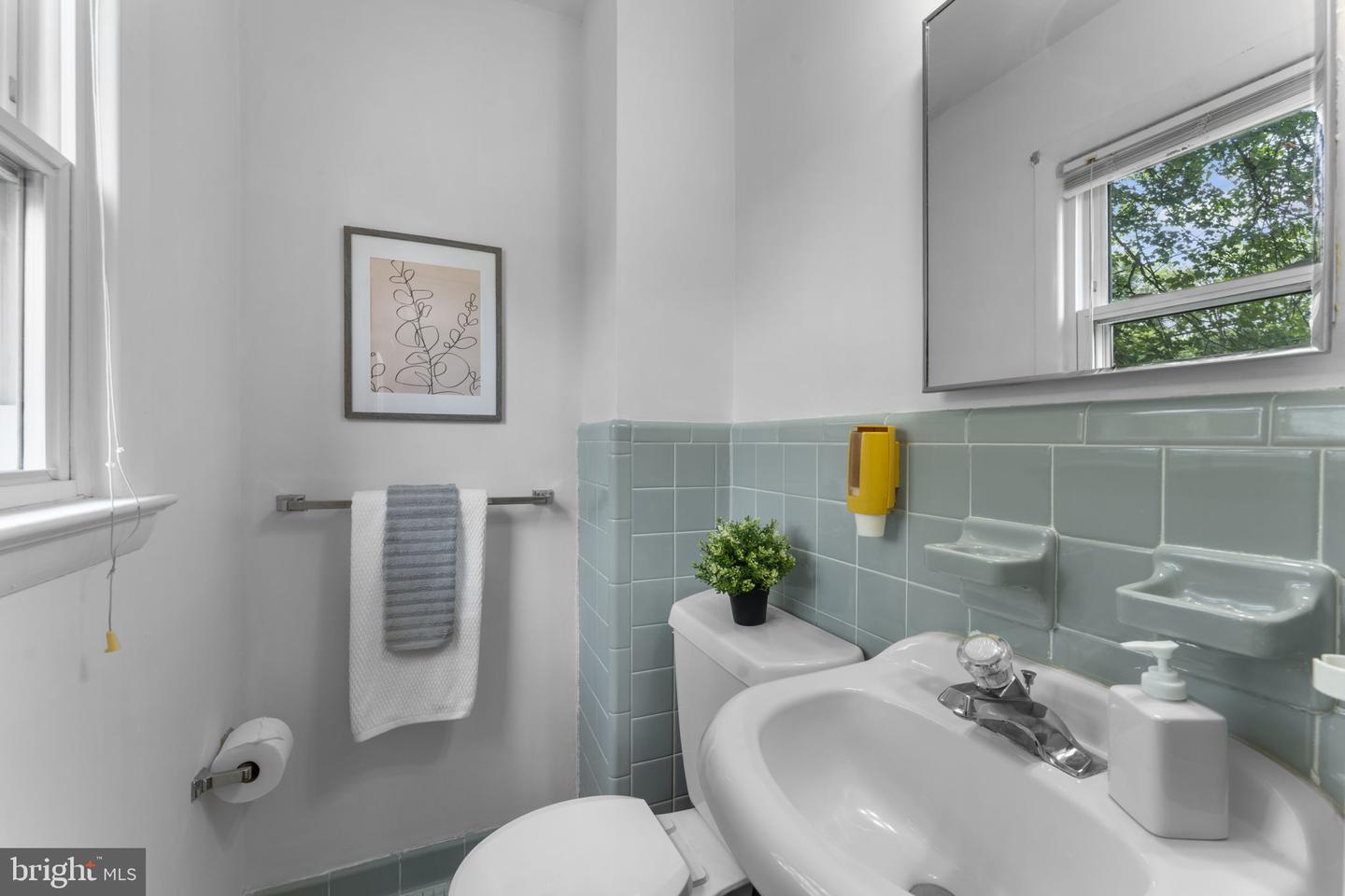 6412 24TH ST N, ARLINGTON, Virginia 22207, 4 Bedrooms Bedrooms, ,2 BathroomsBathrooms,Residential,For sale,6412 24TH ST N,VAAR2058468 MLS # VAAR2058468