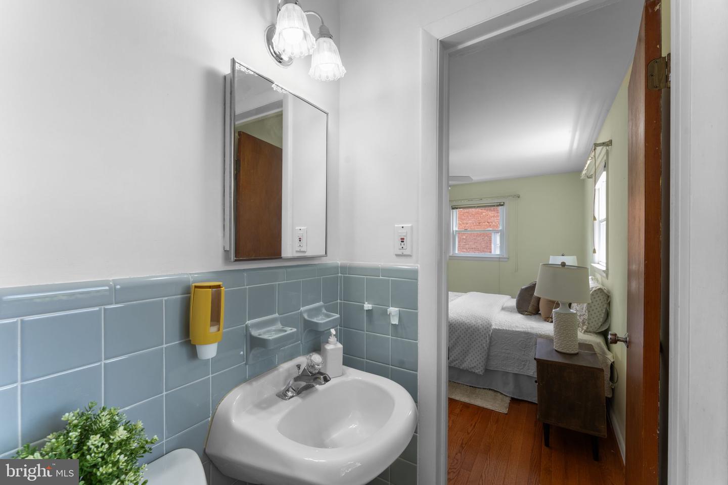 6412 24TH ST N, ARLINGTON, Virginia 22207, 4 Bedrooms Bedrooms, ,2 BathroomsBathrooms,Residential,For sale,6412 24TH ST N,VAAR2058468 MLS # VAAR2058468