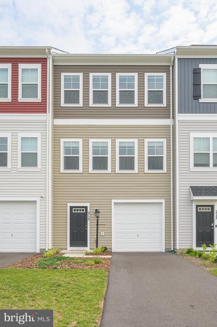 215 BARRISTER ST, STEPHENSON, Virginia 22656, 3 Bedrooms Bedrooms, ,2 BathroomsBathrooms,Residential,For sale,215 BARRISTER ST,VAFV2034594 MLS # VAFV2034594
