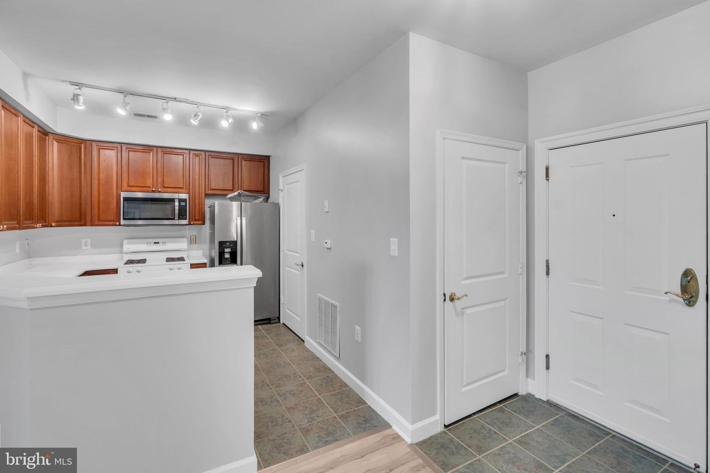 500 BELMONT BAY DR #105 W, WOODBRIDGE, Virginia 22191, 2 Bedrooms Bedrooms, ,2 BathroomsBathrooms,Residential,For sale,500 BELMONT BAY DR #105 W,VAPW2096452 MLS # VAPW2096452
