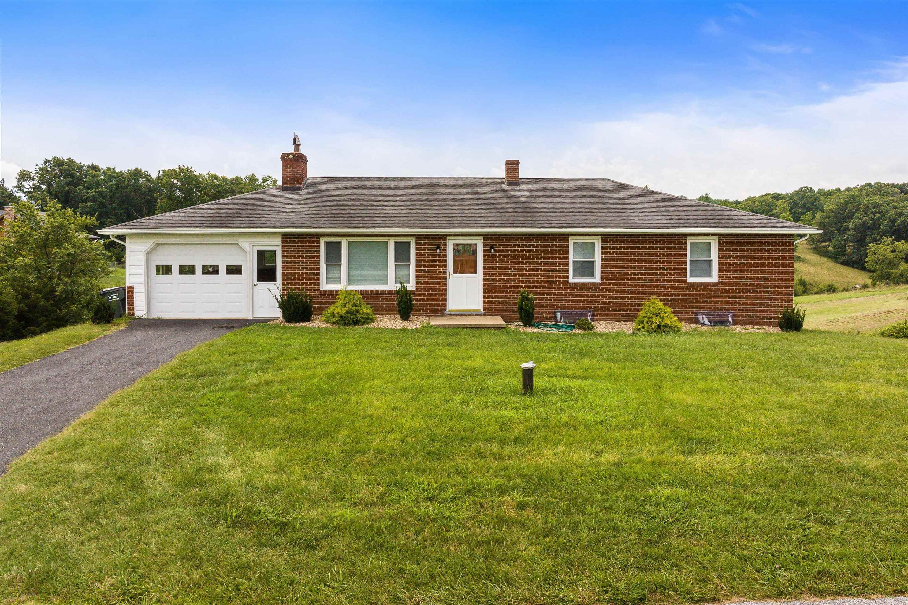 315 BALSLEY RD, STAUNTON, Virginia 24401, 3 Bedrooms Bedrooms, ,2 BathroomsBathrooms,Residential,315 BALSLEY RD,667462 MLS # 667462