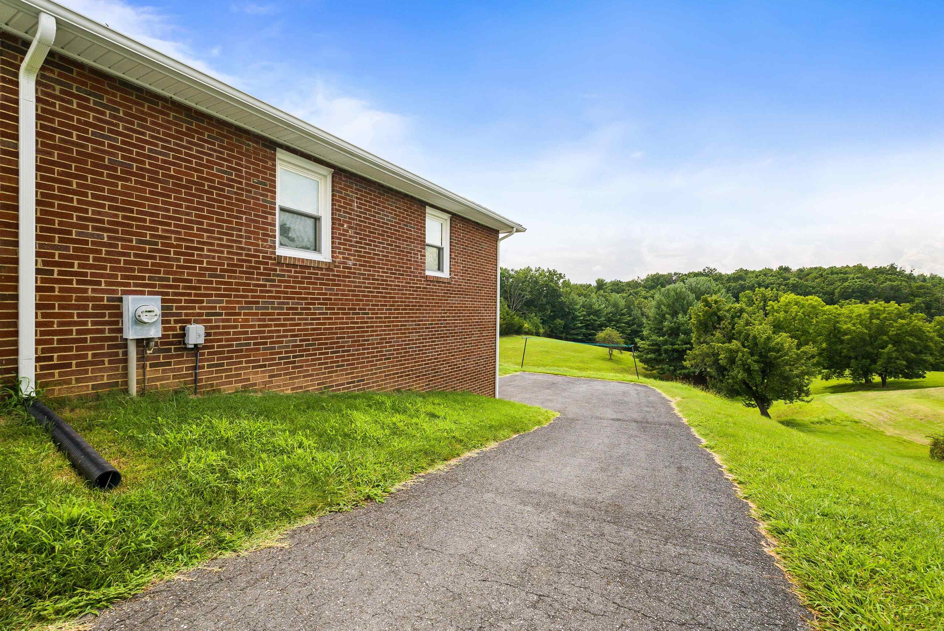 315 BALSLEY RD, STAUNTON, Virginia 24401, 3 Bedrooms Bedrooms, ,2 BathroomsBathrooms,Residential,315 BALSLEY RD,667462 MLS # 667462