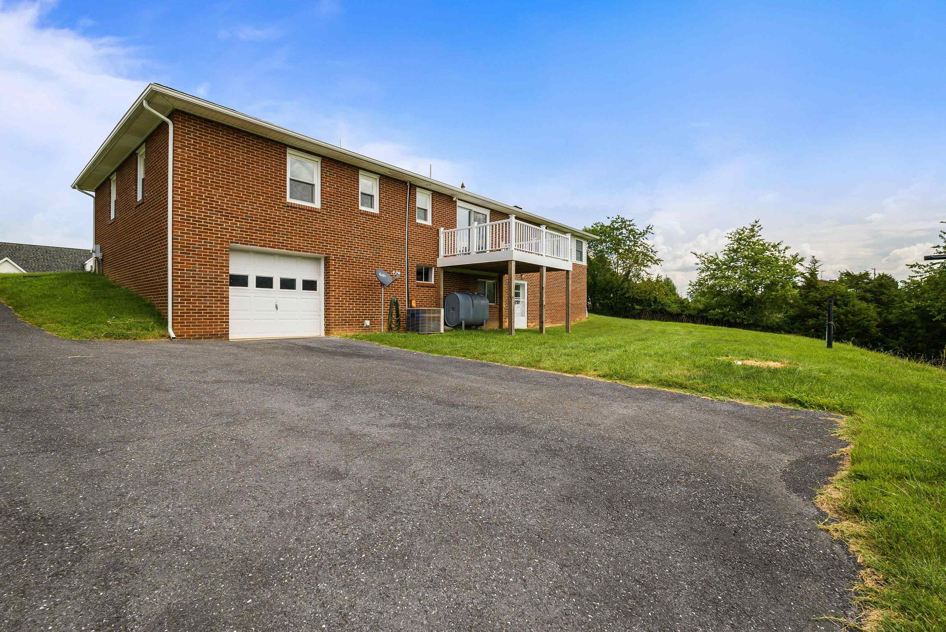 315 BALSLEY RD, STAUNTON, Virginia 24401, 3 Bedrooms Bedrooms, ,2 BathroomsBathrooms,Residential,315 BALSLEY RD,667462 MLS # 667462