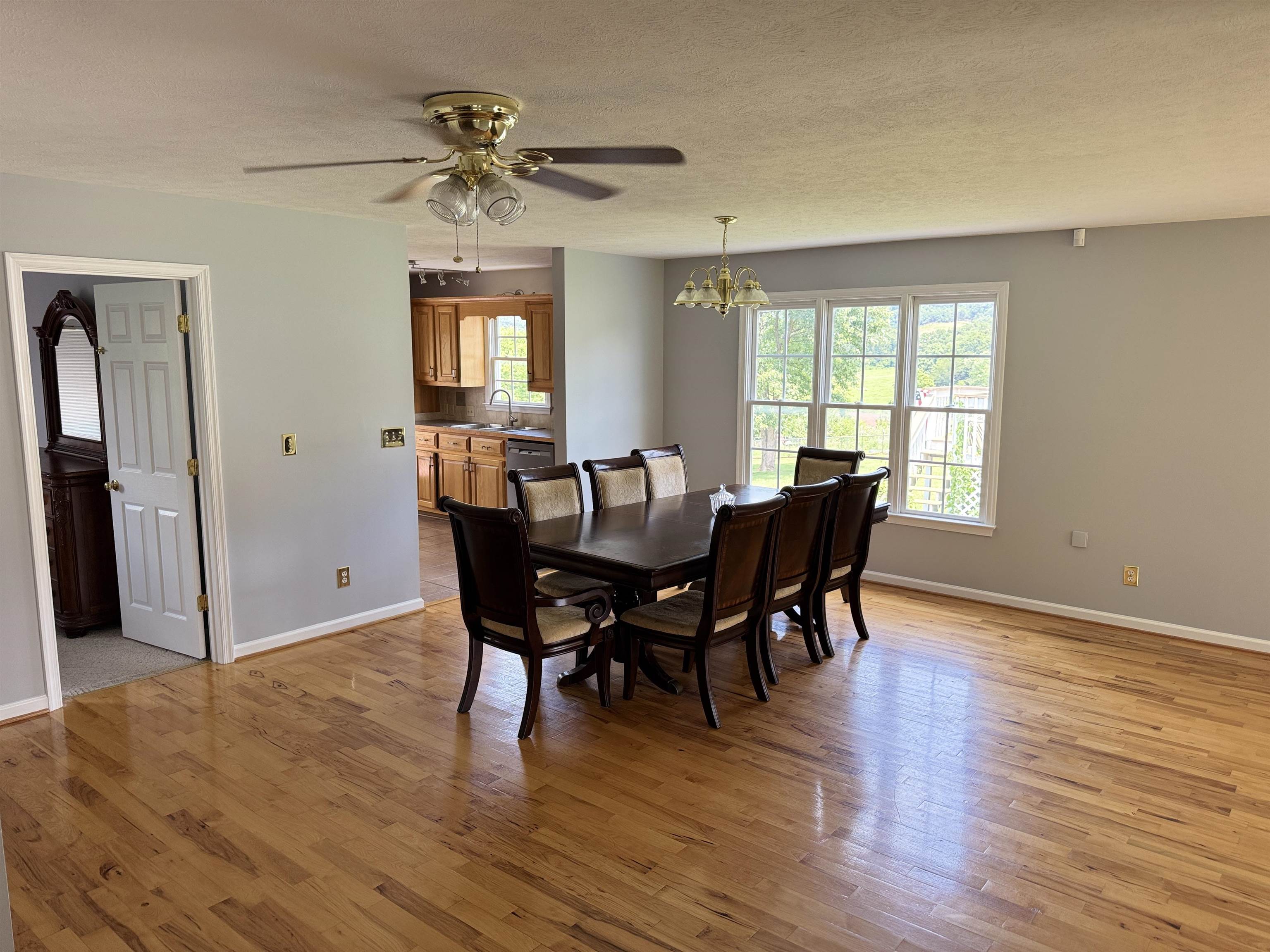 52 SUNSET BLVD, STAUNTON, Virginia 24401, 5 Bedrooms Bedrooms, ,3 BathroomsBathrooms,Residential,52 SUNSET BLVD,667476 MLS # 667476