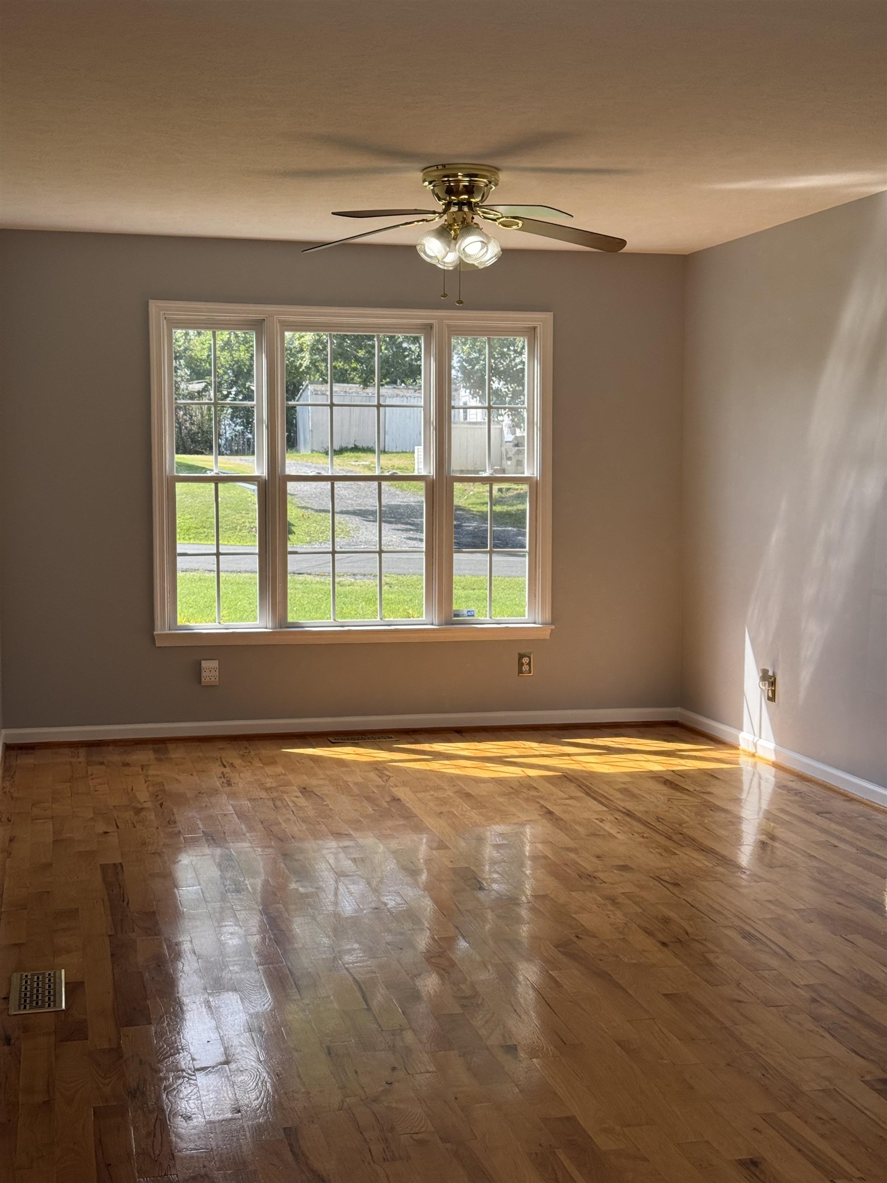 52 SUNSET BLVD, STAUNTON, Virginia 24401, 5 Bedrooms Bedrooms, ,3 BathroomsBathrooms,Residential,52 SUNSET BLVD,667476 MLS # 667476