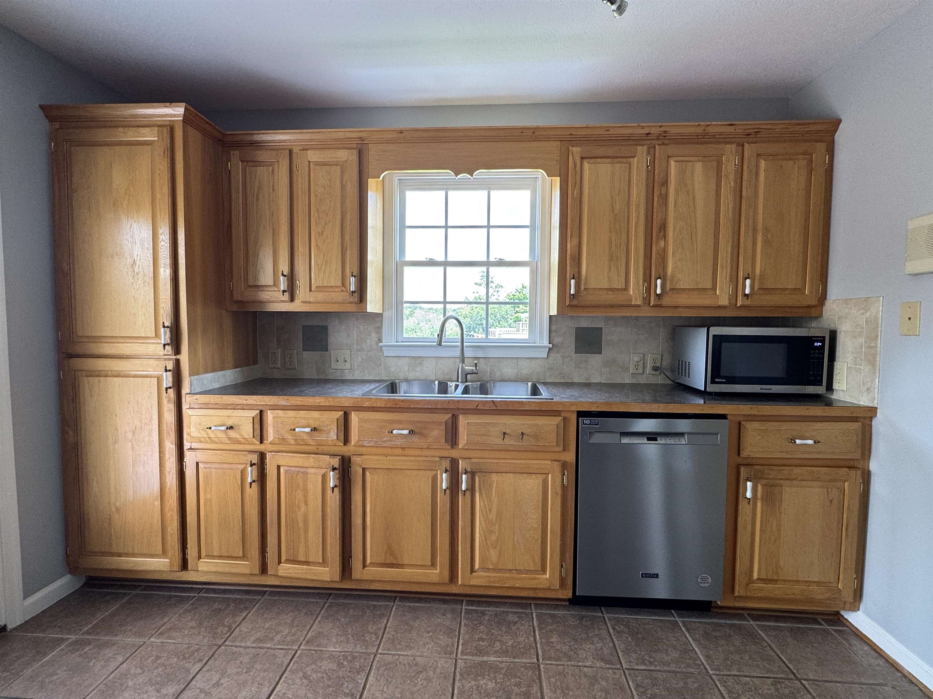 52 SUNSET BLVD, STAUNTON, Virginia 24401, 5 Bedrooms Bedrooms, ,3 BathroomsBathrooms,Residential,52 SUNSET BLVD,667476 MLS # 667476