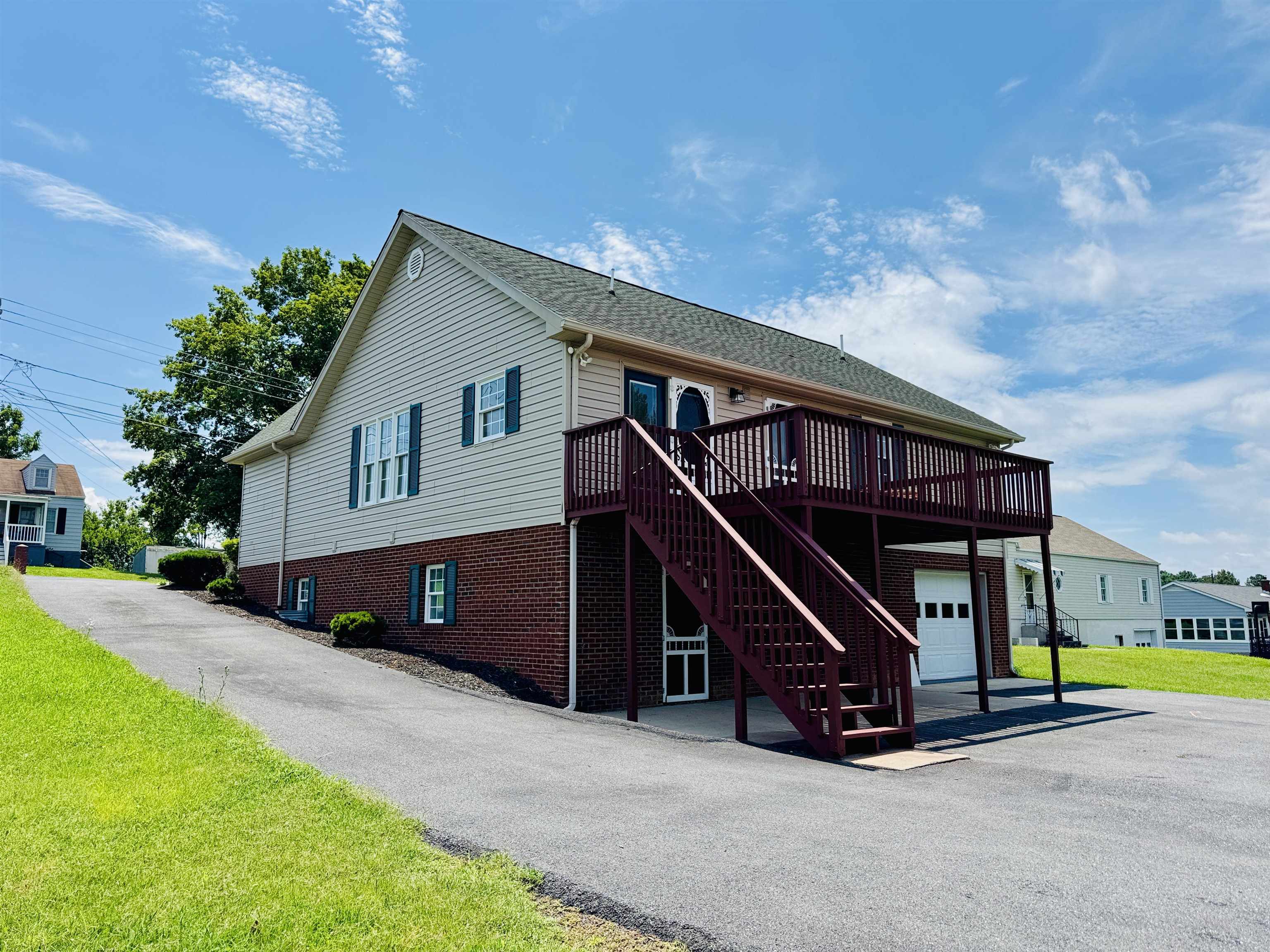 52 SUNSET BLVD, STAUNTON, Virginia 24401, 5 Bedrooms Bedrooms, ,3 BathroomsBathrooms,Residential,52 SUNSET BLVD,667476 MLS # 667476