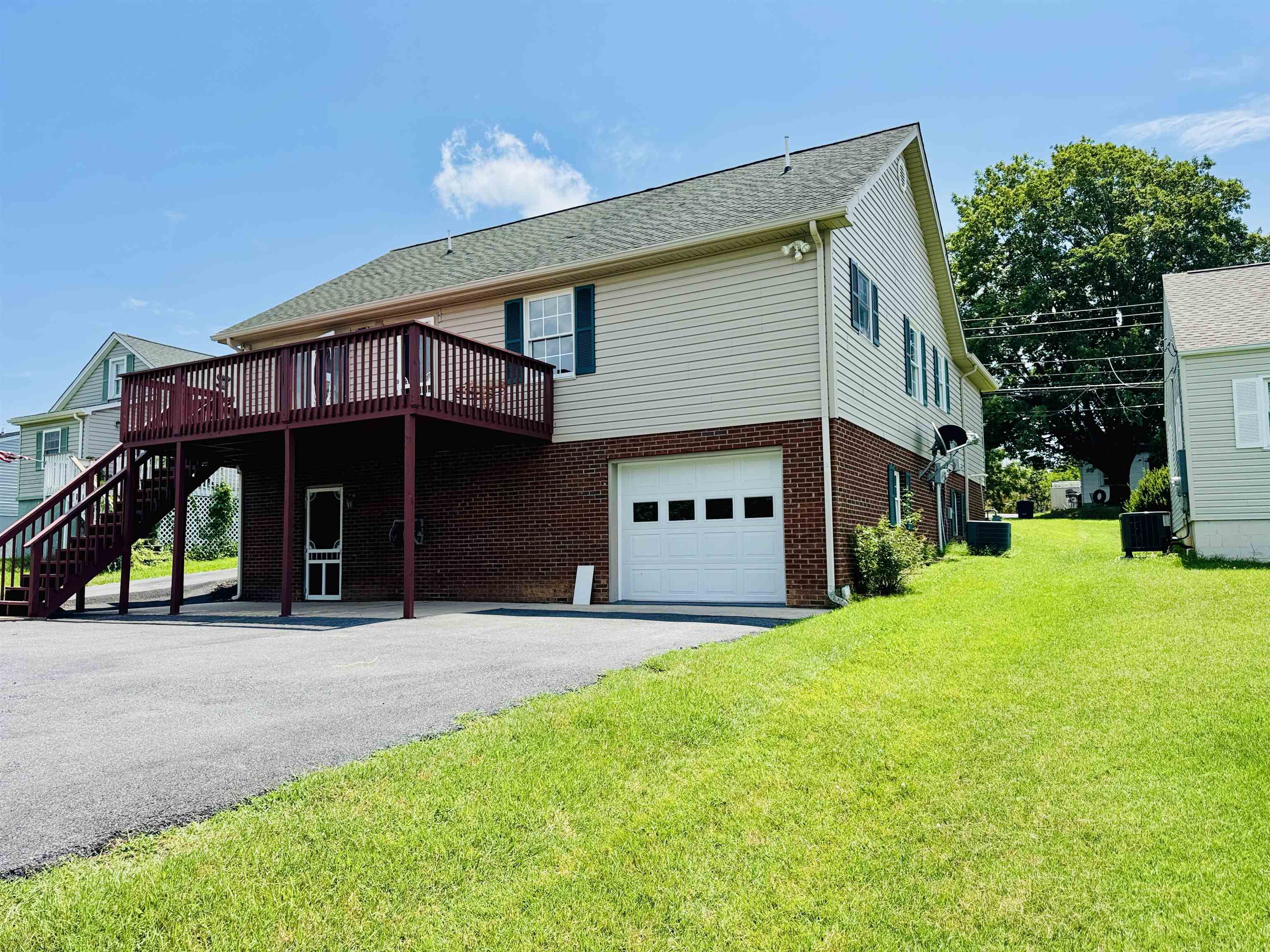 52 SUNSET BLVD, STAUNTON, Virginia 24401, 5 Bedrooms Bedrooms, ,3 BathroomsBathrooms,Residential,52 SUNSET BLVD,667476 MLS # 667476