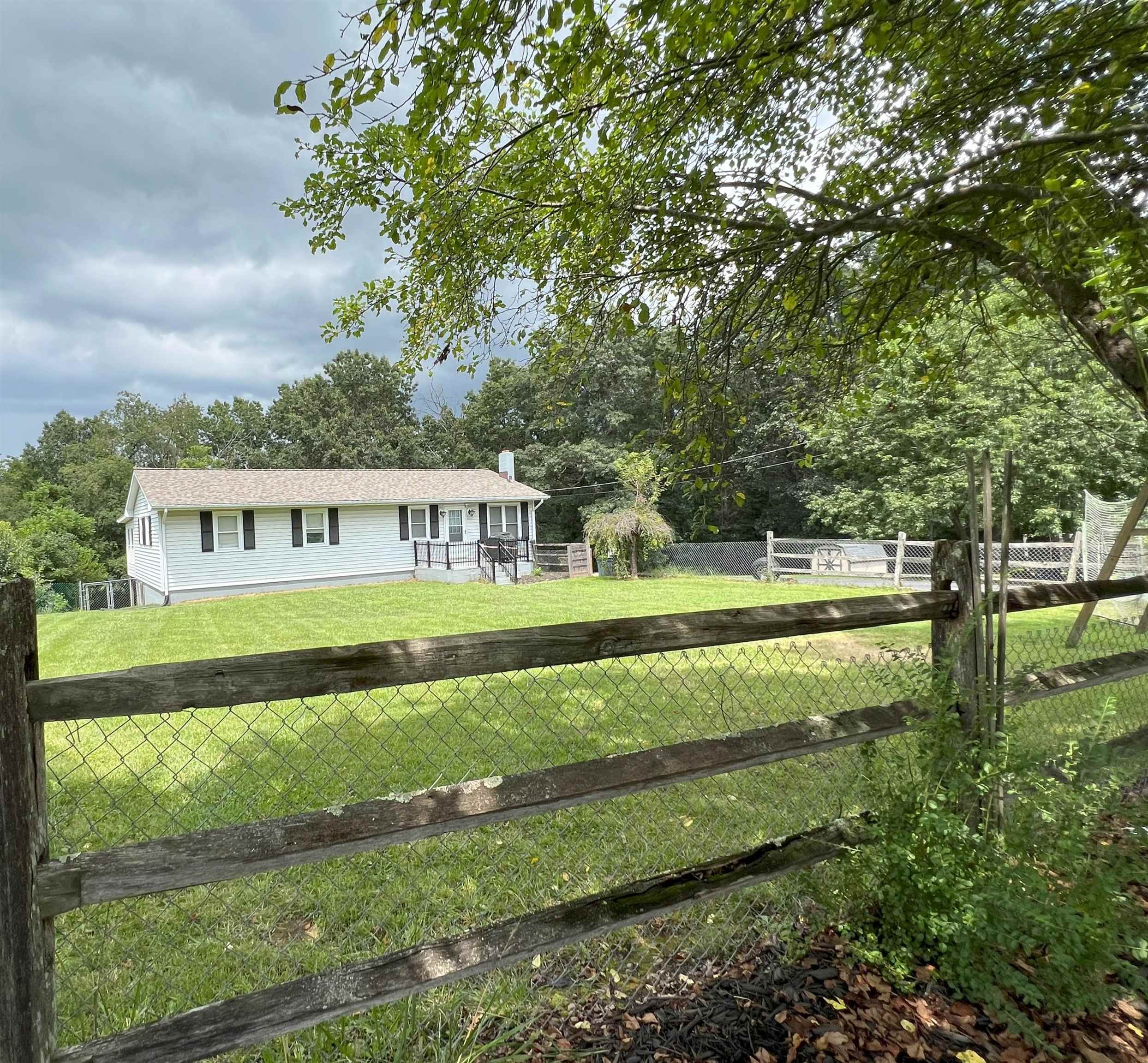 302 HERMITAGE RD, STAUNTON, Virginia 24401, 3 Bedrooms Bedrooms, ,2 BathroomsBathrooms,Residential,302 HERMITAGE RD,667480 MLS # 667480