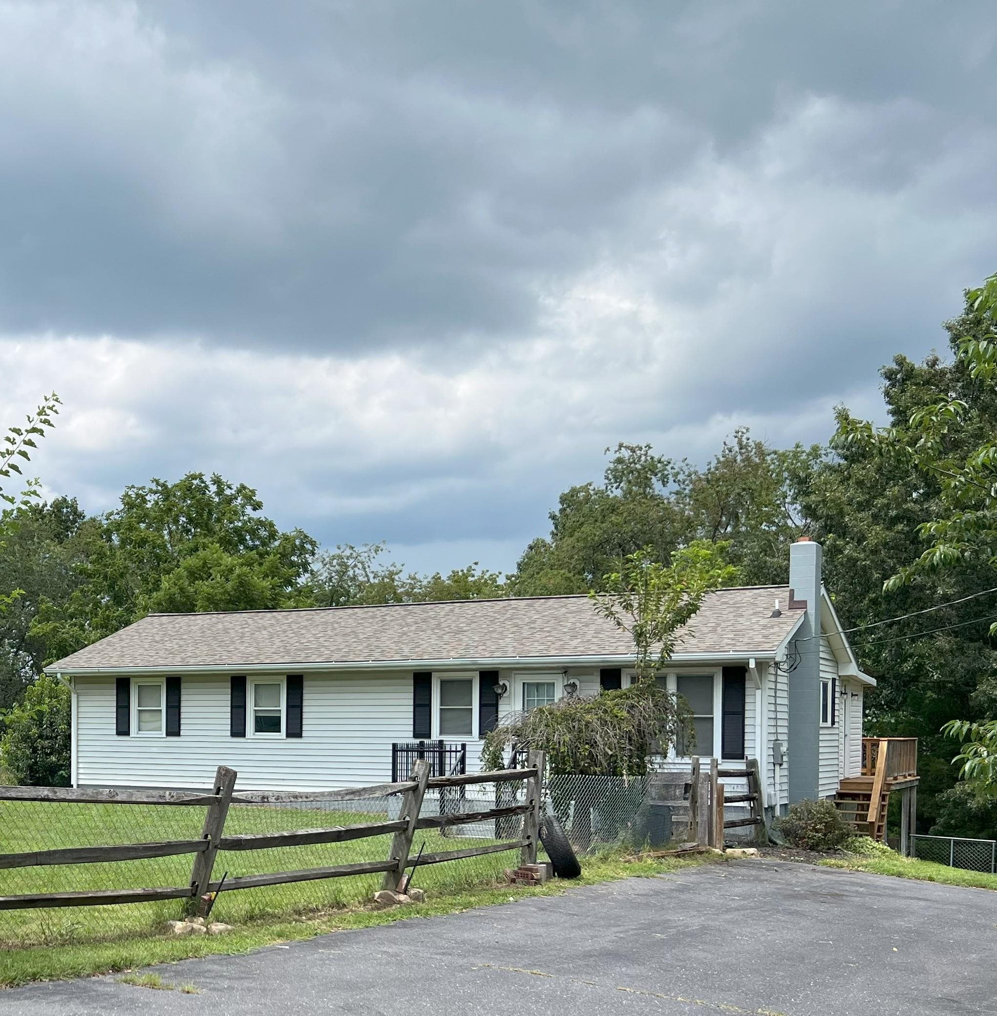 302 HERMITAGE RD, STAUNTON, Virginia 24401, 3 Bedrooms Bedrooms, ,2 BathroomsBathrooms,Residential,302 HERMITAGE RD,667480 MLS # 667480