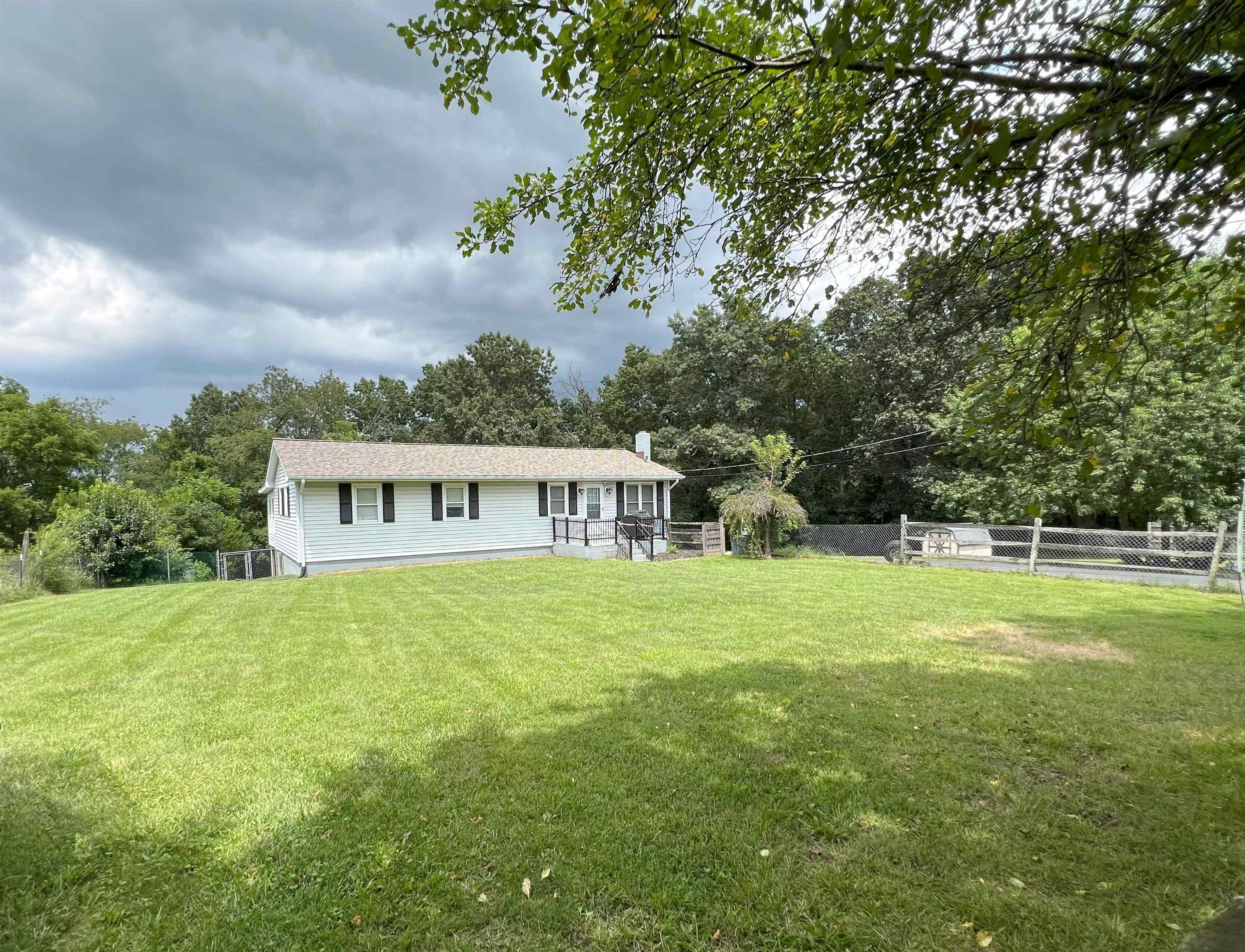 302 HERMITAGE RD, STAUNTON, Virginia 24401, 3 Bedrooms Bedrooms, ,2 BathroomsBathrooms,Residential,302 HERMITAGE RD,667480 MLS # 667480