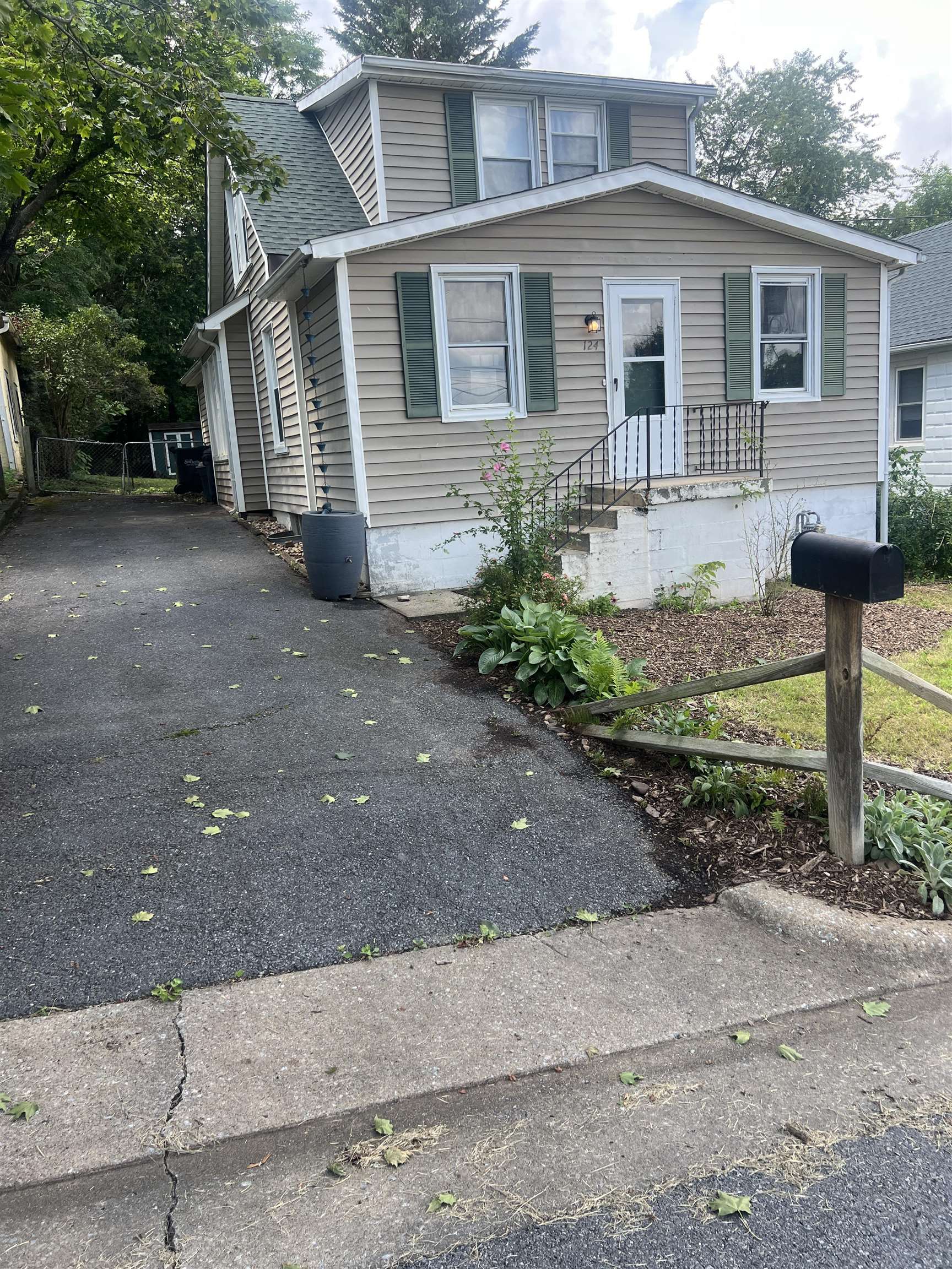 124 BELLVIEW ST, STAUNTON, Virginia 24401, 3 Bedrooms Bedrooms, ,1 BathroomBathrooms,Residential,124 BELLVIEW ST,667481 MLS # 667481