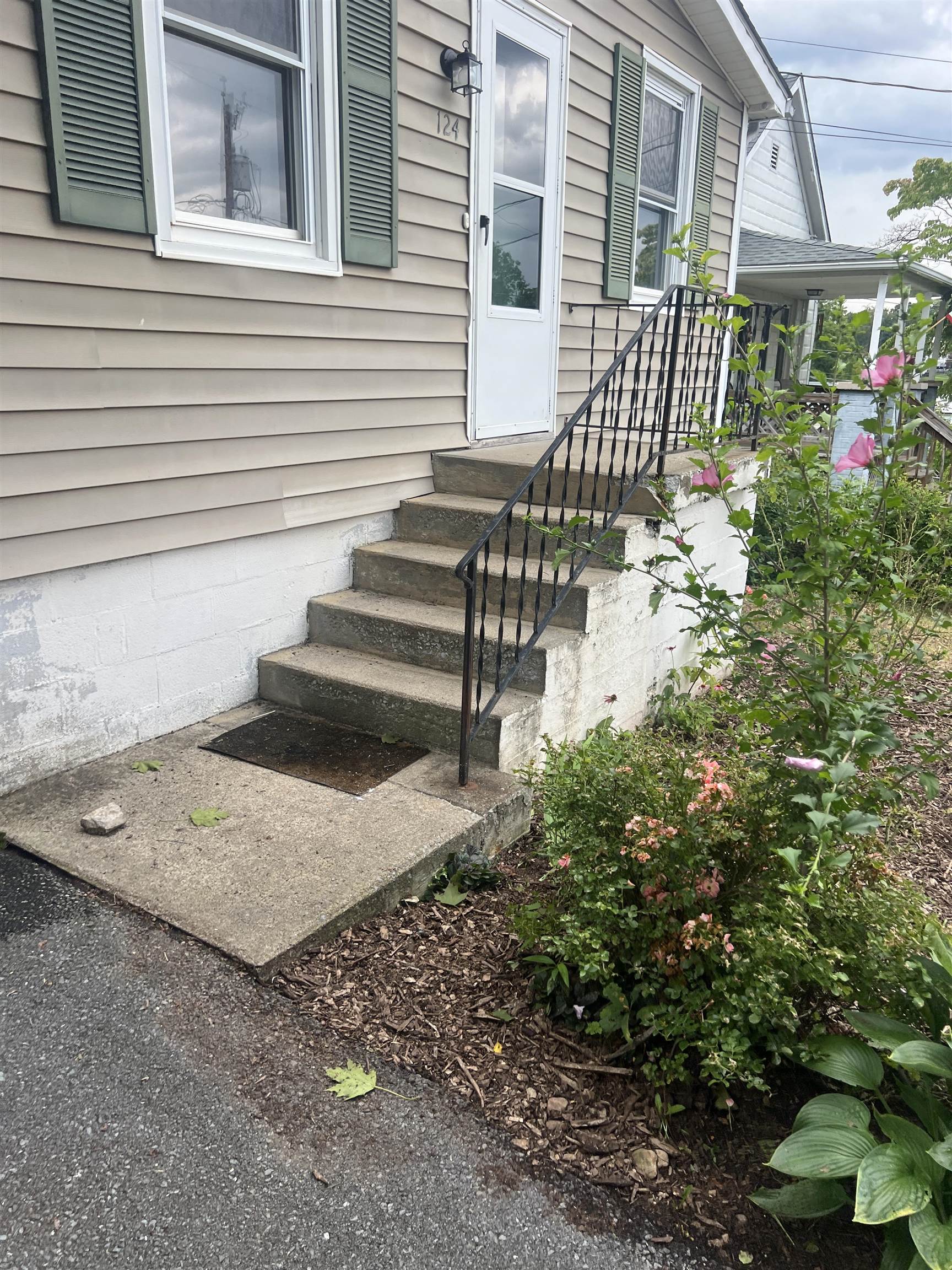 124 BELLVIEW ST, STAUNTON, Virginia 24401, 3 Bedrooms Bedrooms, ,1 BathroomBathrooms,Residential,124 BELLVIEW ST,667481 MLS # 667481