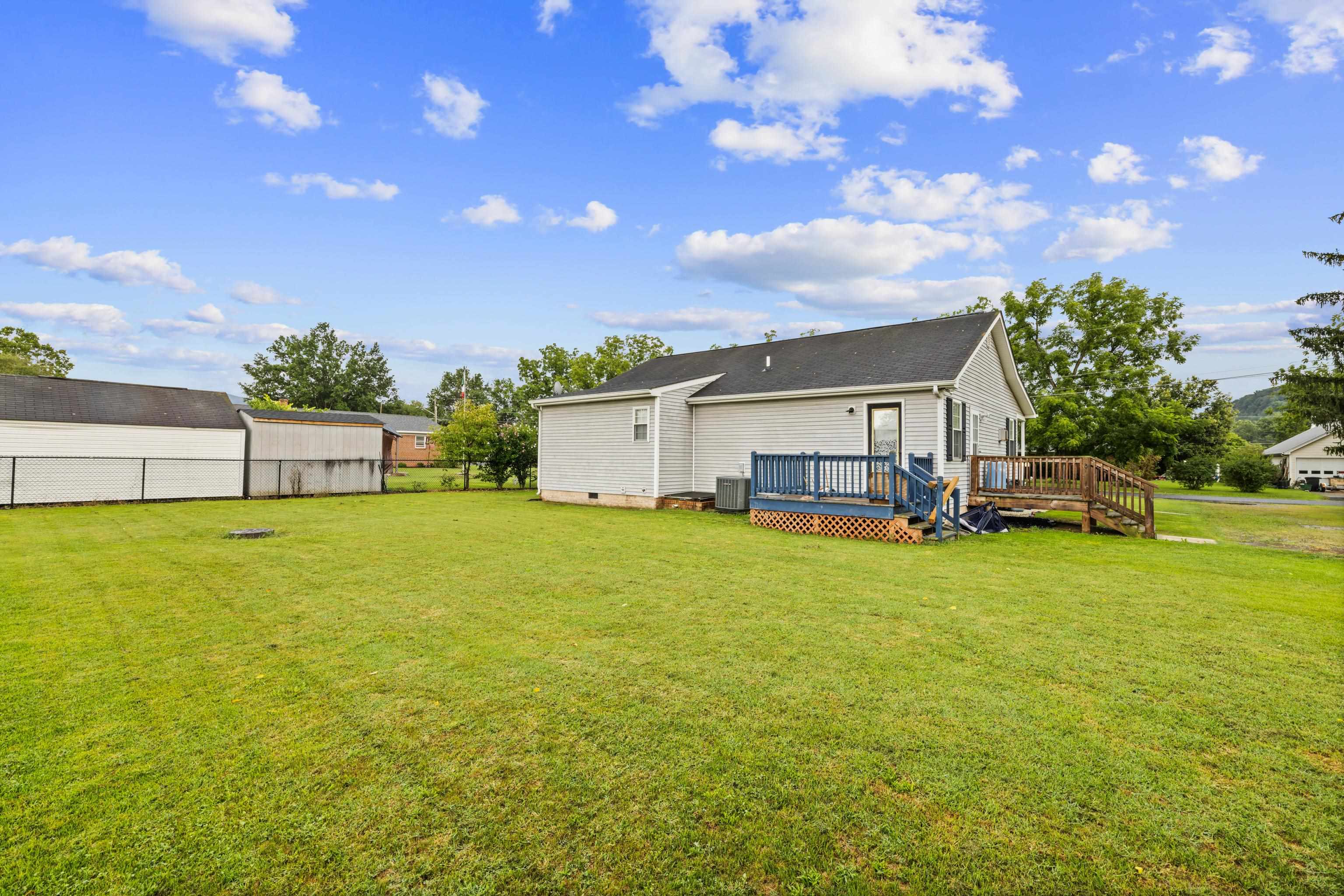402 4TH ST, GROTTOES, Virginia 24441, 3 Bedrooms Bedrooms, ,2 BathroomsBathrooms,Residential,402 4TH ST,667484 MLS # 667484