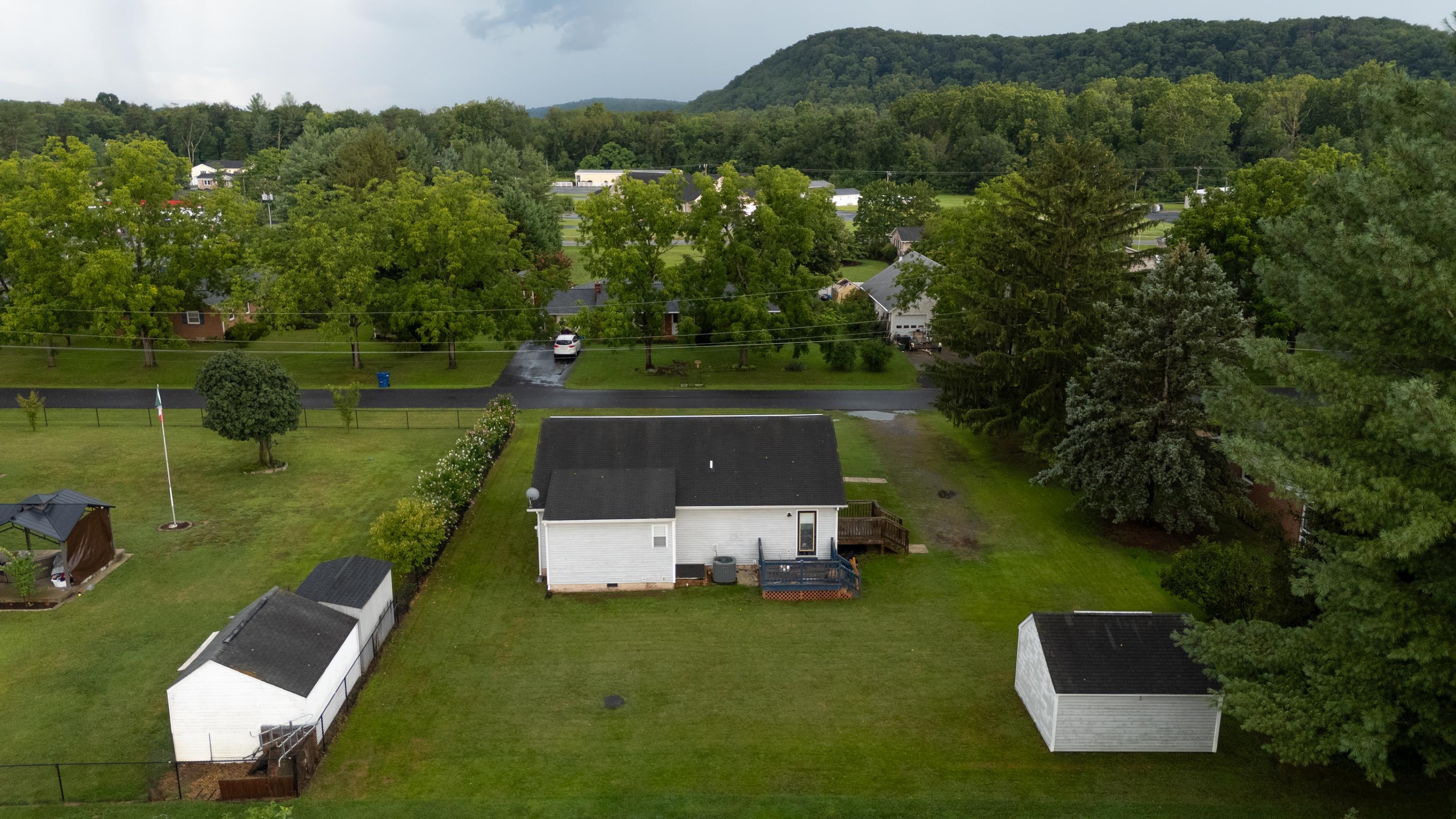 402 4TH ST, GROTTOES, Virginia 24441, 3 Bedrooms Bedrooms, ,2 BathroomsBathrooms,Residential,402 4TH ST,667484 MLS # 667484
