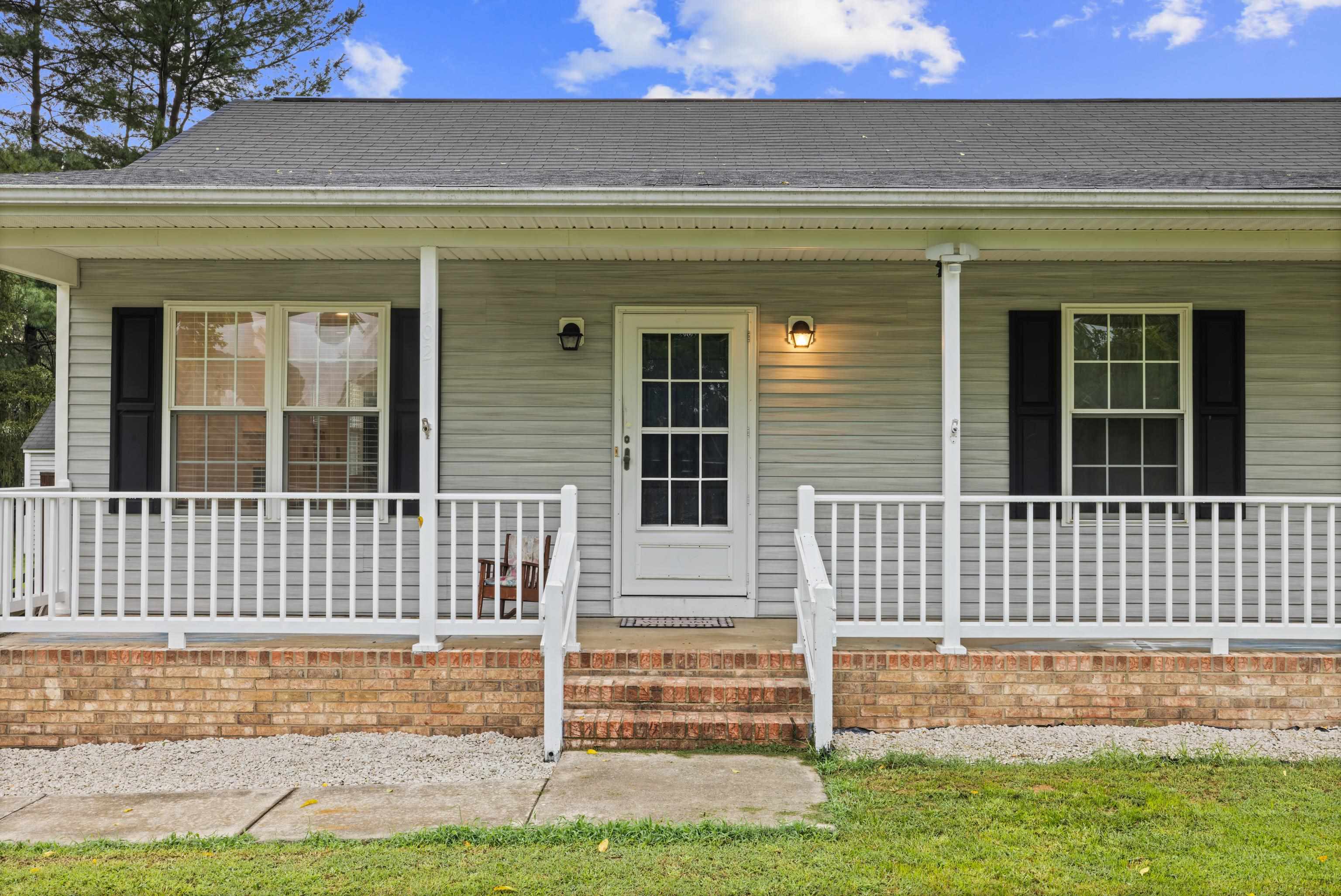 402 4TH ST, GROTTOES, Virginia 24441, 3 Bedrooms Bedrooms, ,2 BathroomsBathrooms,Residential,402 4TH ST,667484 MLS # 667484