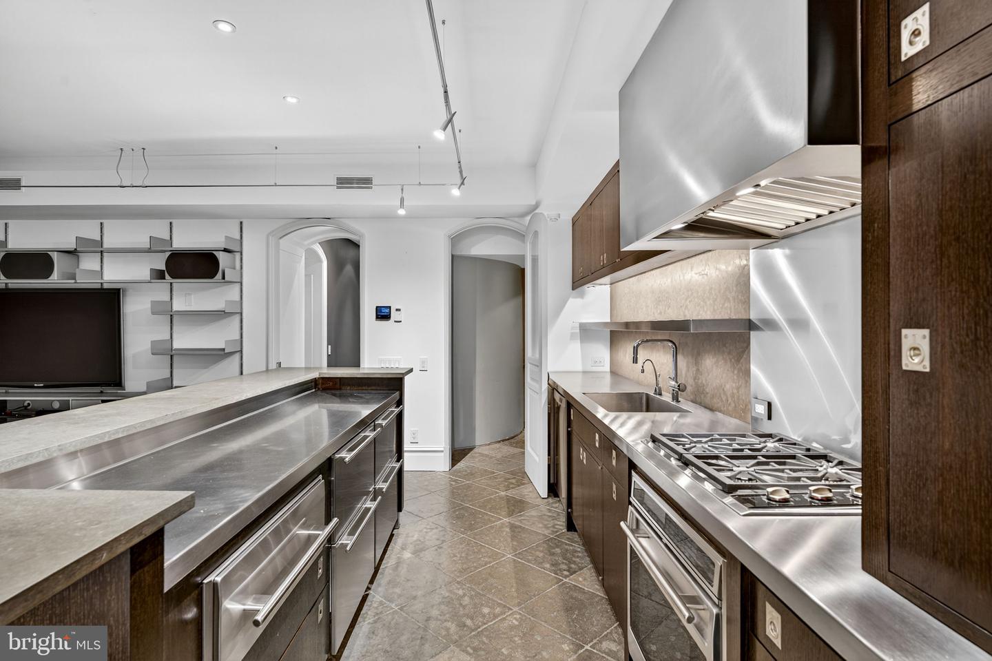 2915 O ST NW, WASHINGTON, District Of Columbia 20007, 8 Bedrooms Bedrooms, 7 Rooms Rooms,7 BathroomsBathrooms,Residential,For sale,2915 O ST NW,DCDC2210832 MLS # DCDC2210832