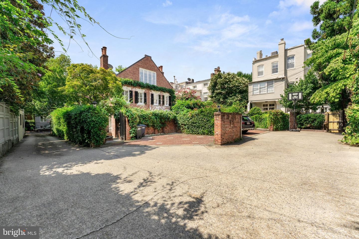 2915 O ST NW, WASHINGTON, District Of Columbia 20007, 8 Bedrooms Bedrooms, 7 Rooms Rooms,7 BathroomsBathrooms,Residential,For sale,2915 O ST NW,DCDC2210832 MLS # DCDC2210832