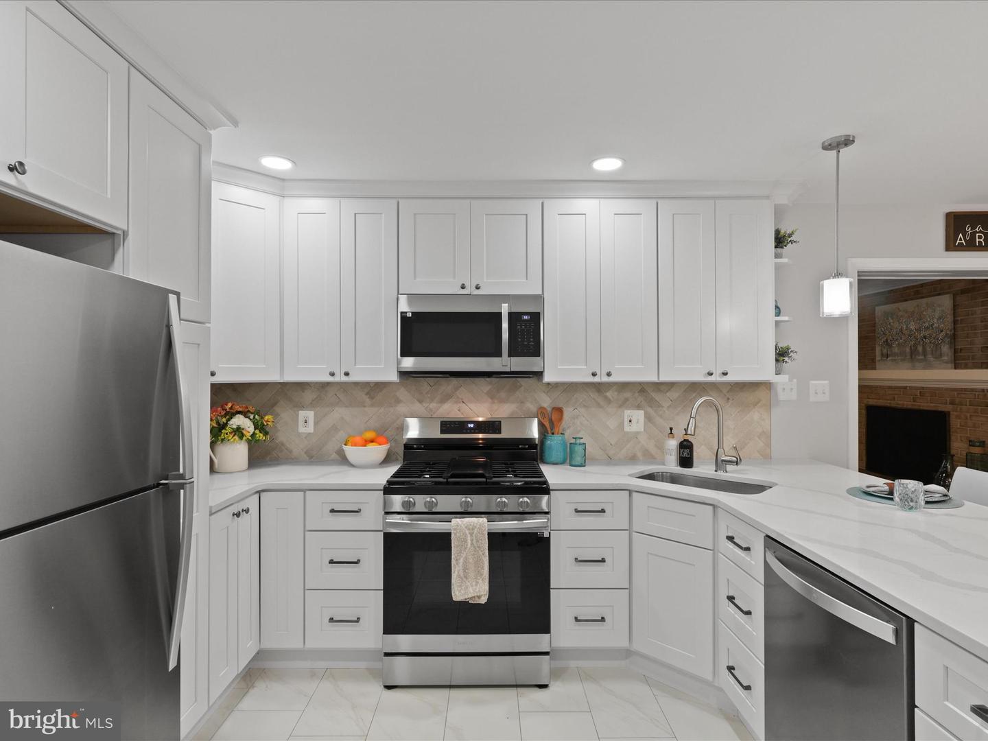 7900 GOSPORT LN, SPRINGFIELD, Virginia 22151, 4 Bedrooms Bedrooms, ,2 BathroomsBathrooms,Residential,For sale,7900 GOSPORT LN,VAFX2256208 MLS # VAFX2256208