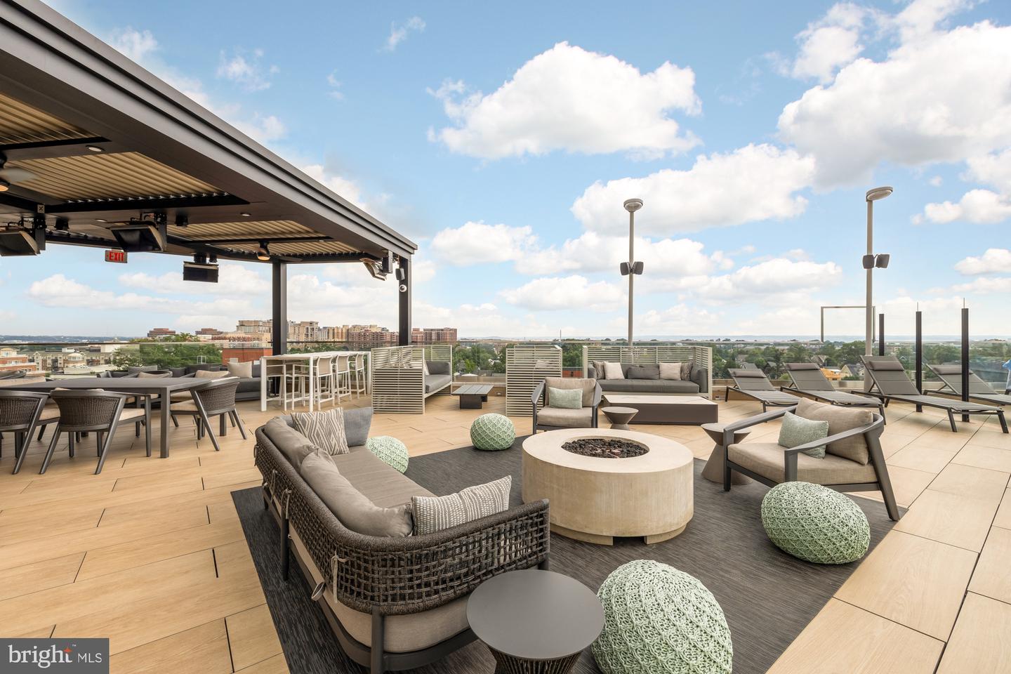 1021 N GARFIELD ST #702, ARLINGTON, Virginia 22201, 1 Bedroom Bedrooms, ,1 BathroomBathrooms,Residential,For sale,1021 N GARFIELD ST #702,VAAR2061136 MLS # VAAR2061136