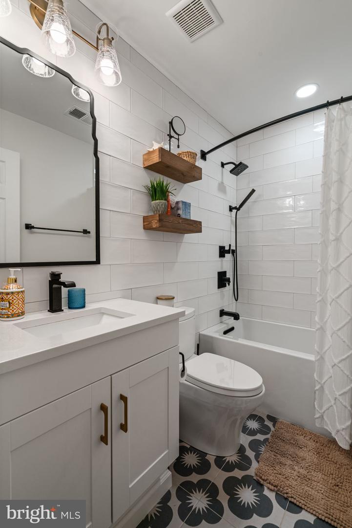 6260 HARBIN DR, ALEXANDRIA, Virginia 22310, 3 Bedrooms Bedrooms, ,3 BathroomsBathrooms,Residential,For sale,6260 HARBIN DR,VAFX2256544 MLS # VAFX2256544