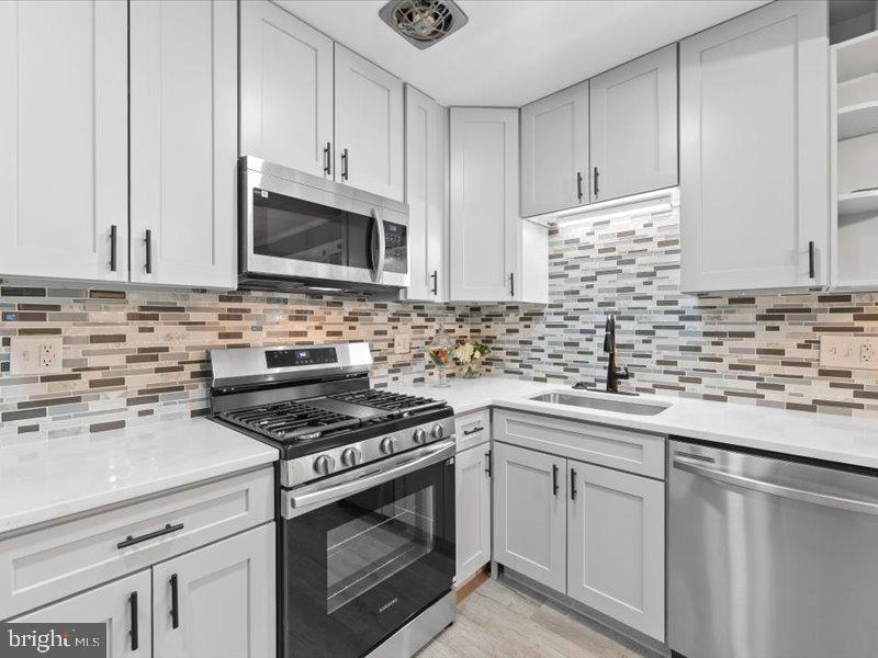 14926 GREYMONT DR, CENTREVILLE, Virginia 20120, 4 Bedrooms Bedrooms, 9 Rooms Rooms,1 BathroomBathrooms,Residential,For sale,14926 GREYMONT DR,VAFX2256698 MLS # VAFX2256698