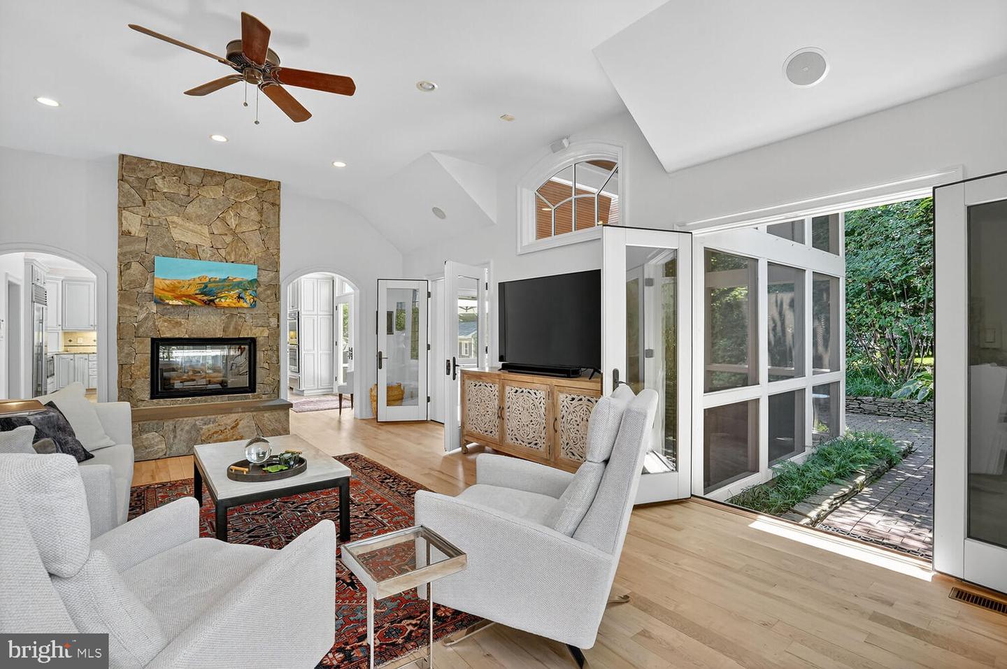 802 BEVERLEY DR, ALEXANDRIA, Virginia 22302, 5 Bedrooms Bedrooms, ,3 BathroomsBathrooms,Residential,For sale,802 BEVERLEY DR,VAAX2047780 MLS # VAAX2047780